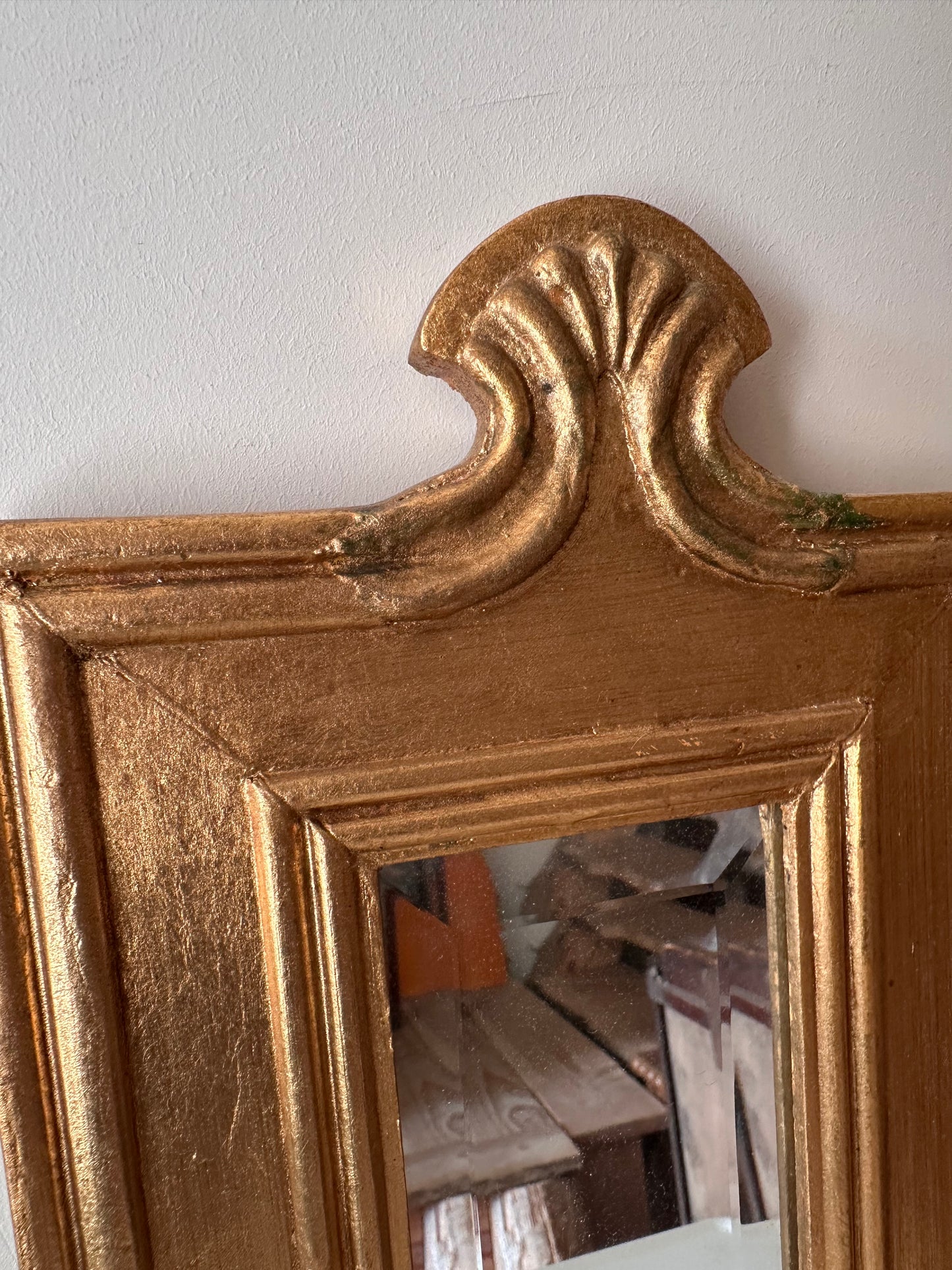 Goudkleurige spiegel