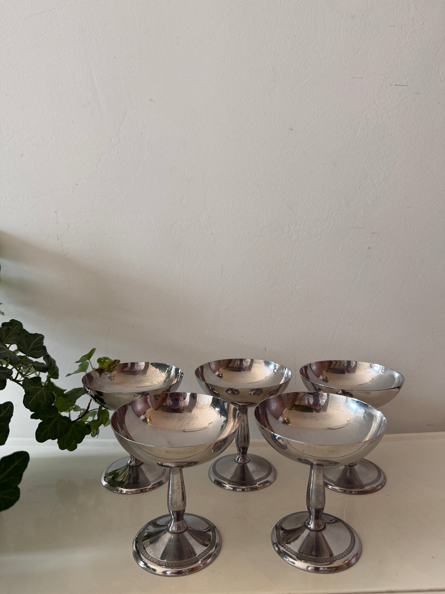 Set van 5 chrome vintage coupes