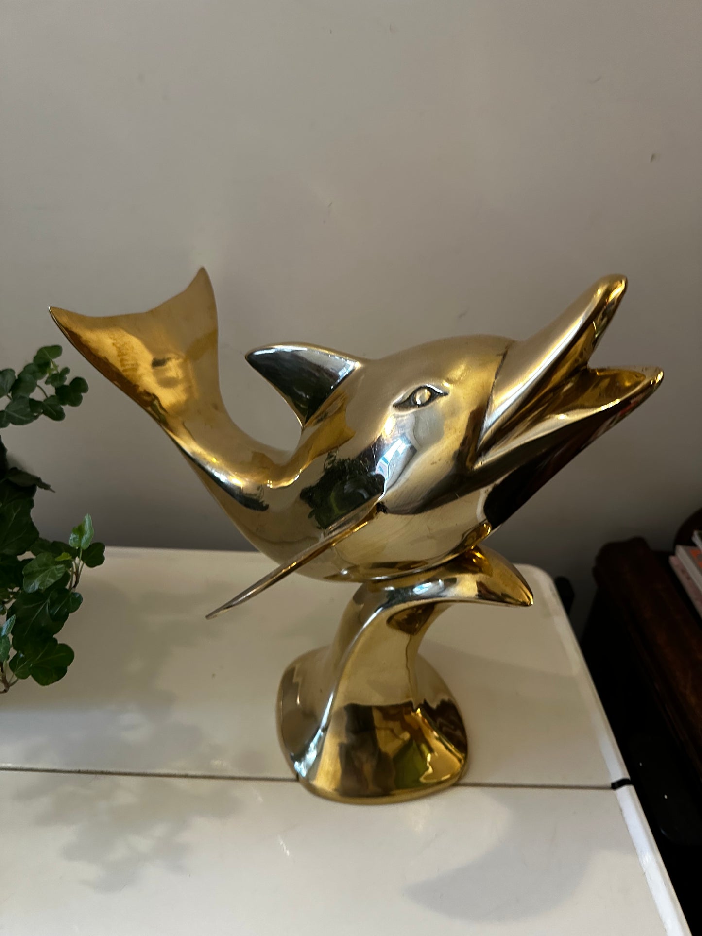 Groot messing beeld van dolfijn Mid Centruy