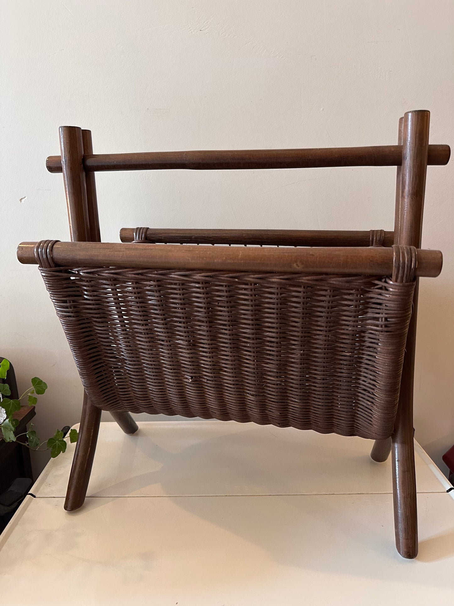 Rotan bamboe lectuurbak jaren 70