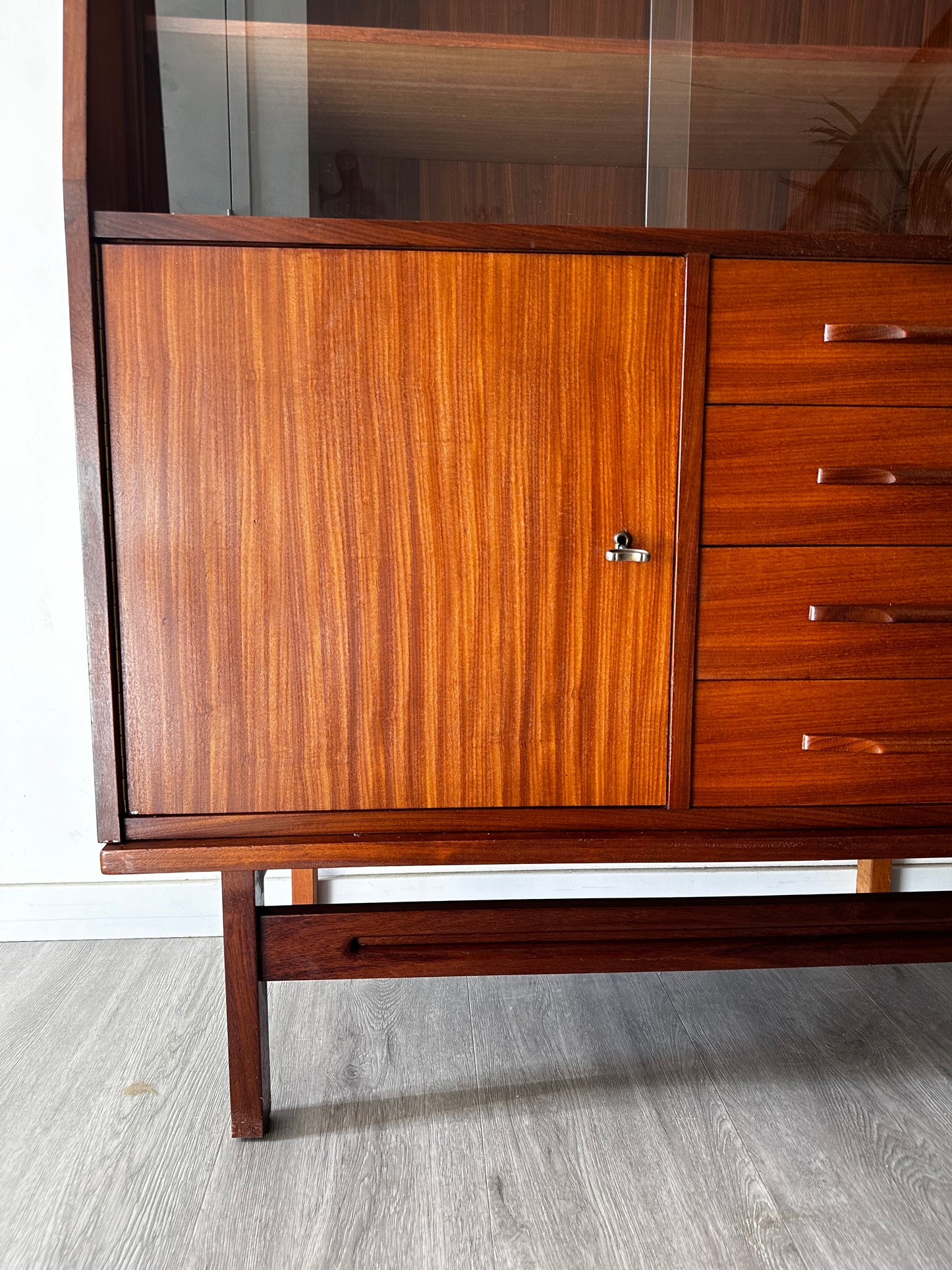 Mid Century High Board kast