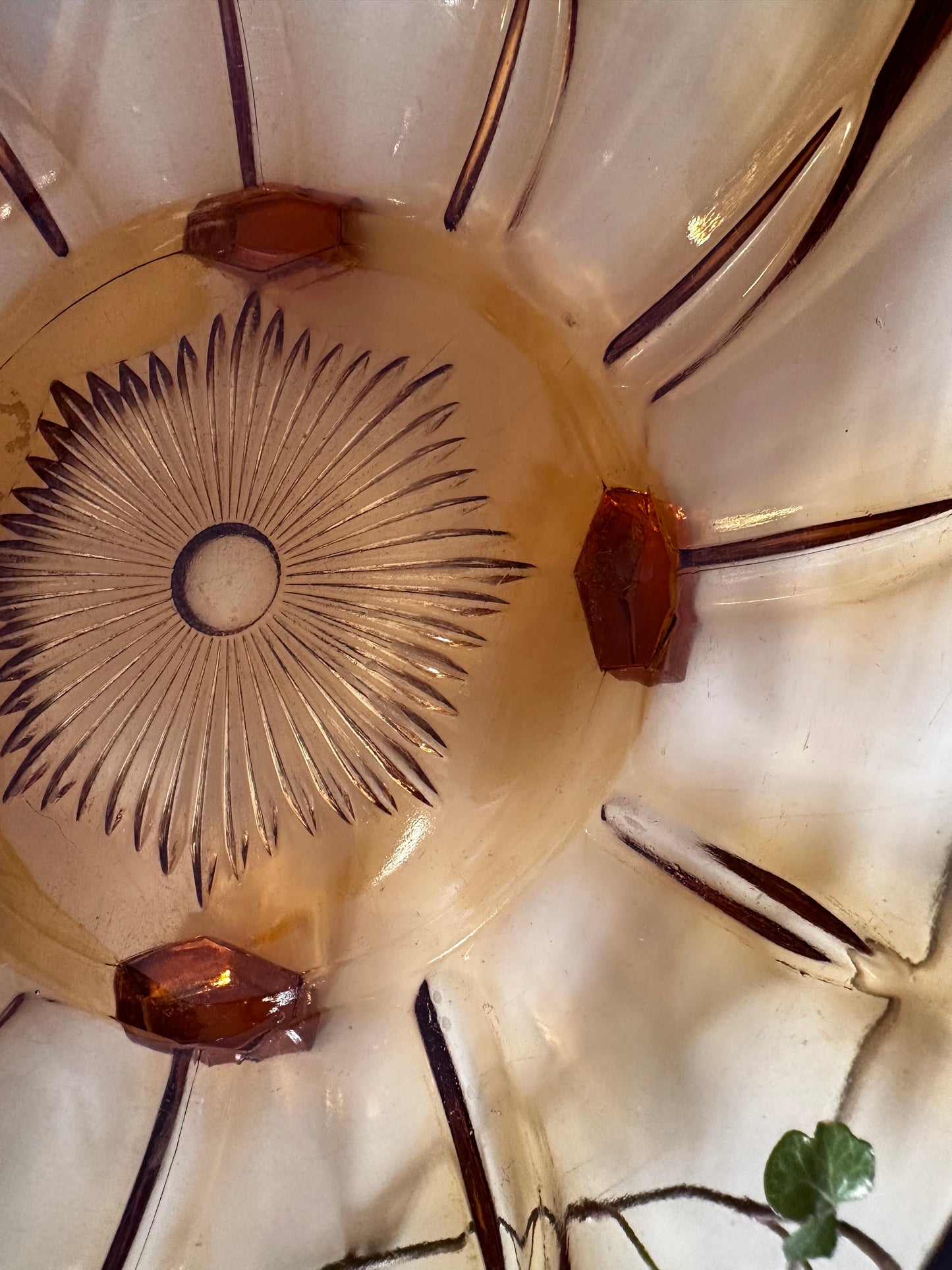 Amberkleurige vintage schaal