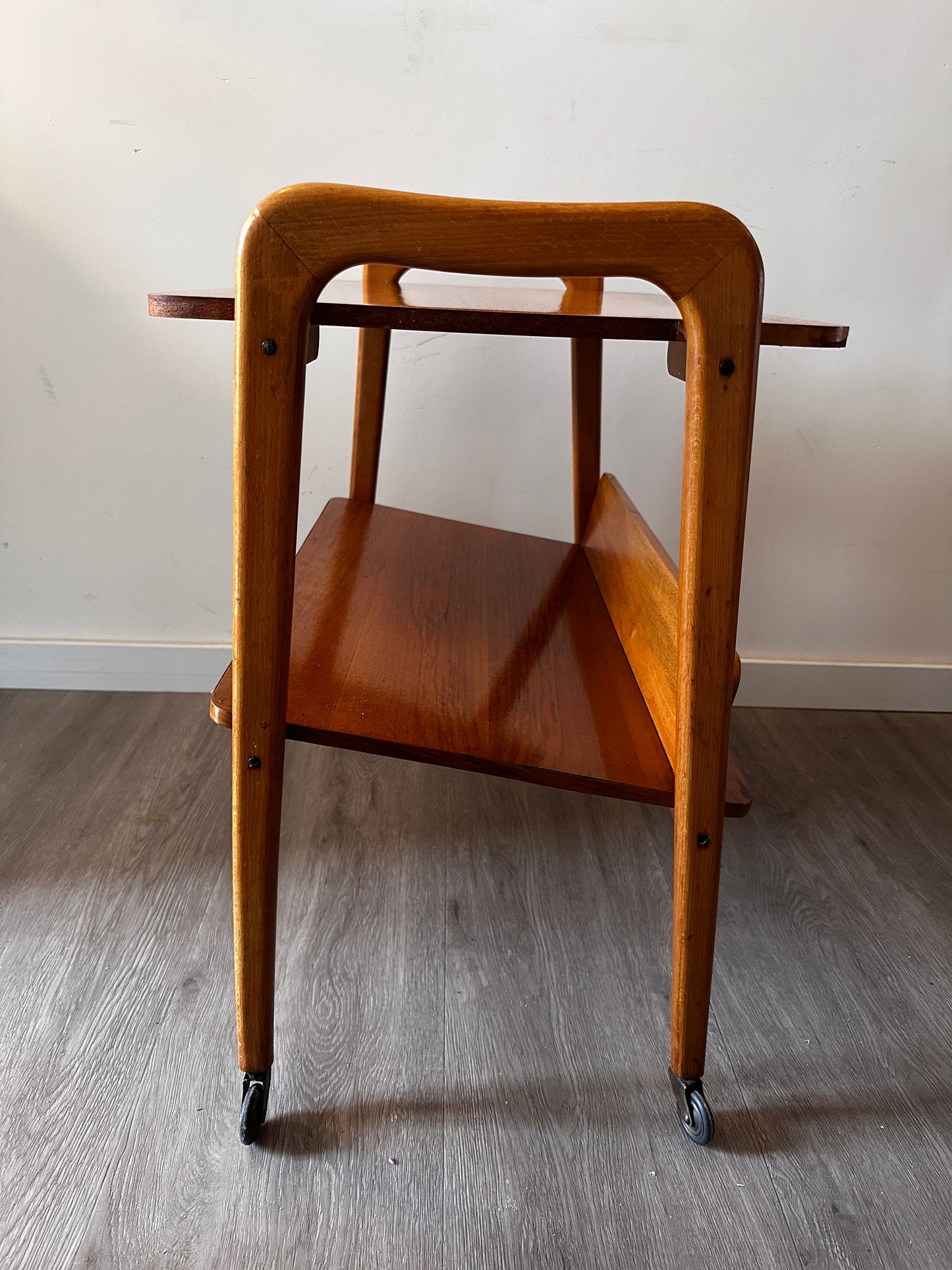 Zweeds design serveertrolley serveerwagen