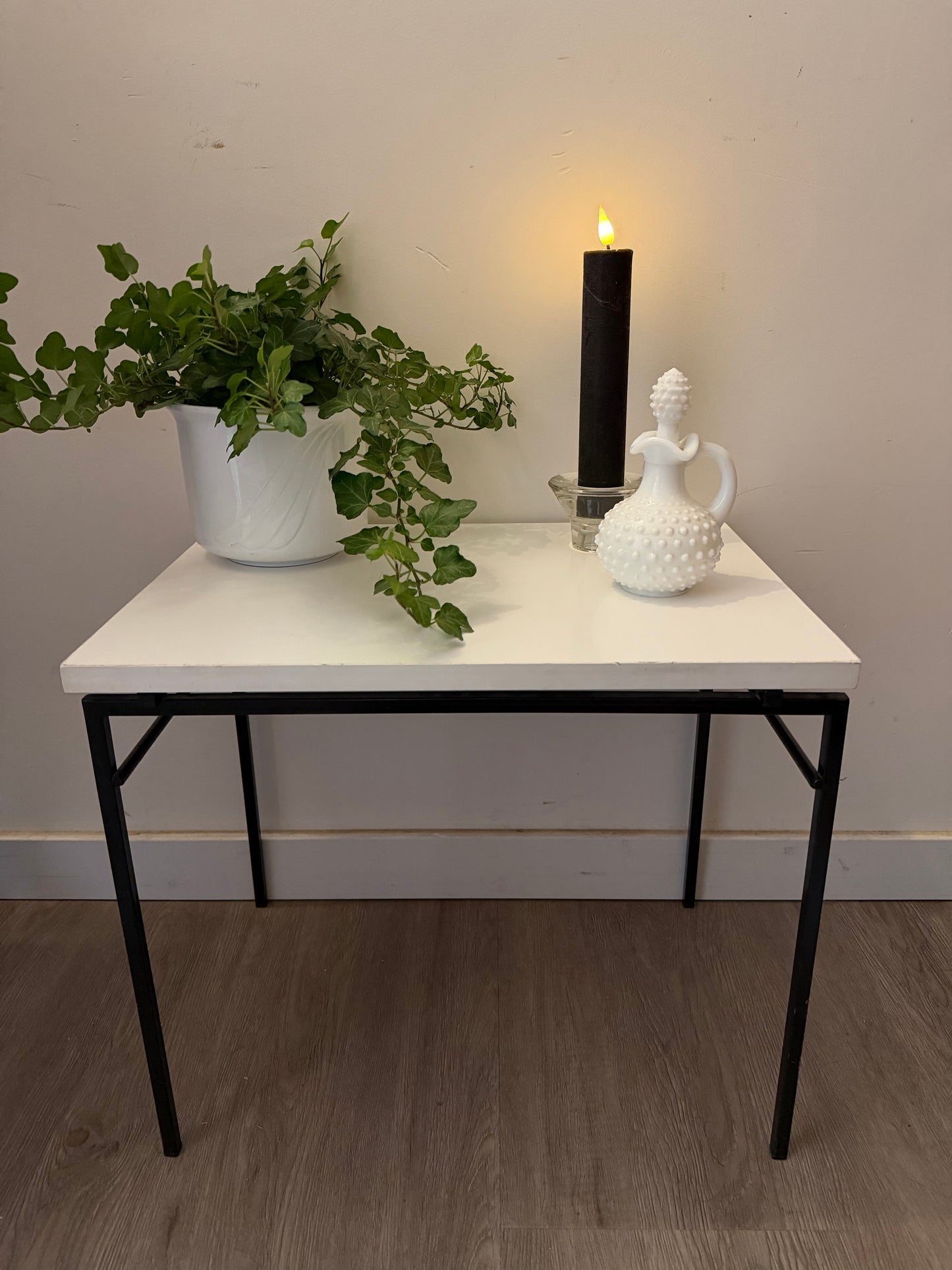 Pastoe stijl bijzettafeltje