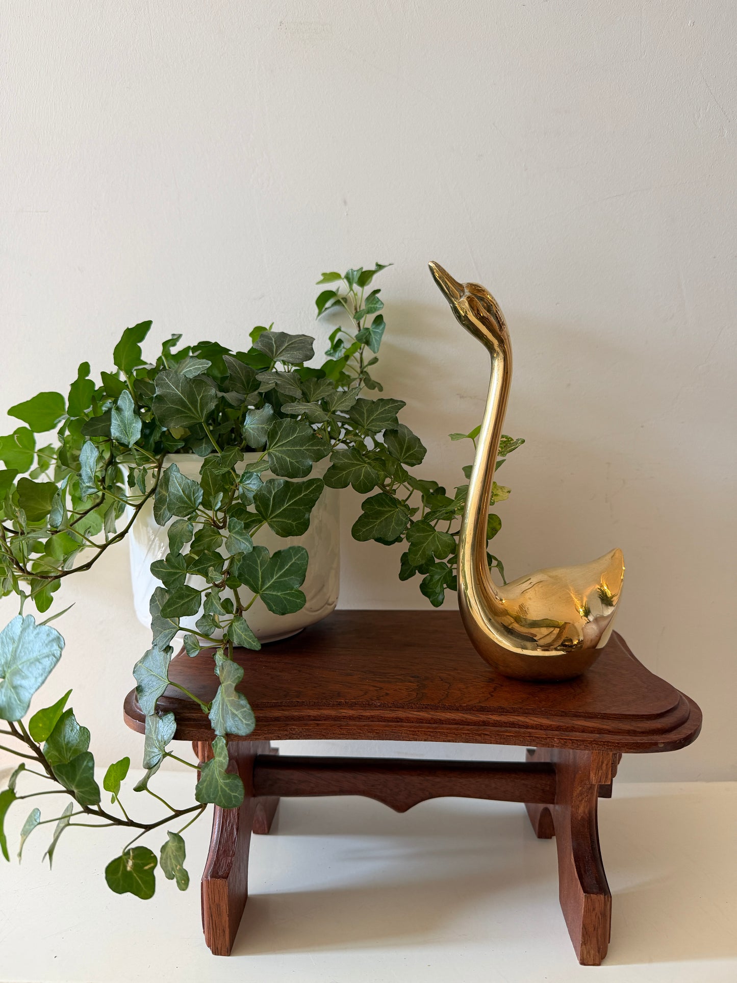 Klein vintage houten plantentafeltje