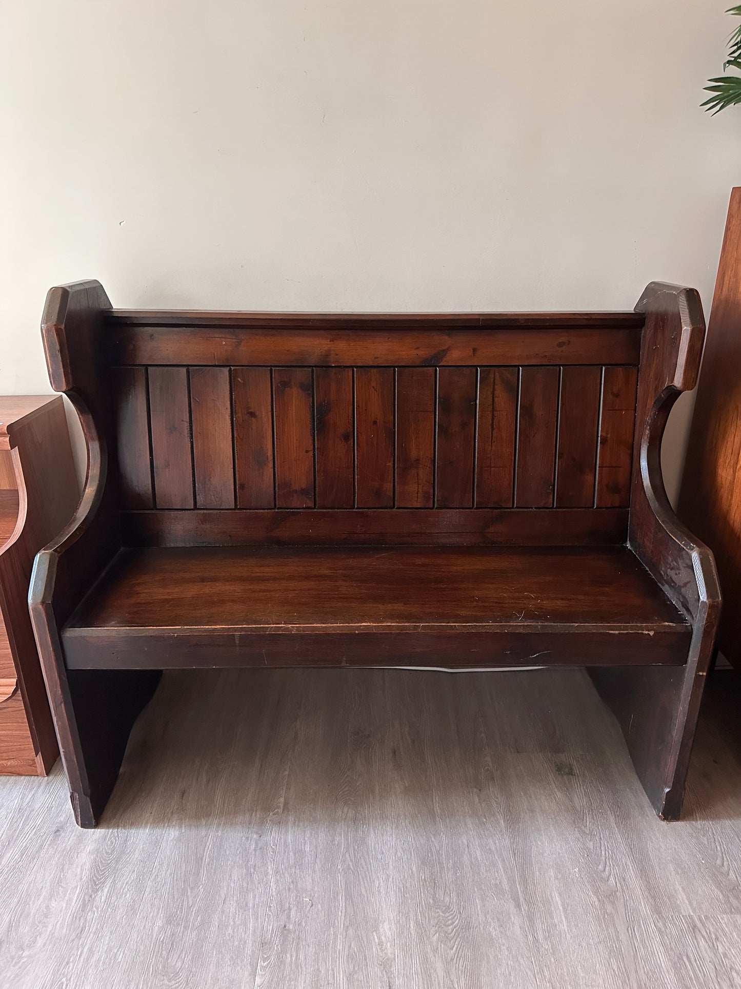 Donkerhouten kloosterbank