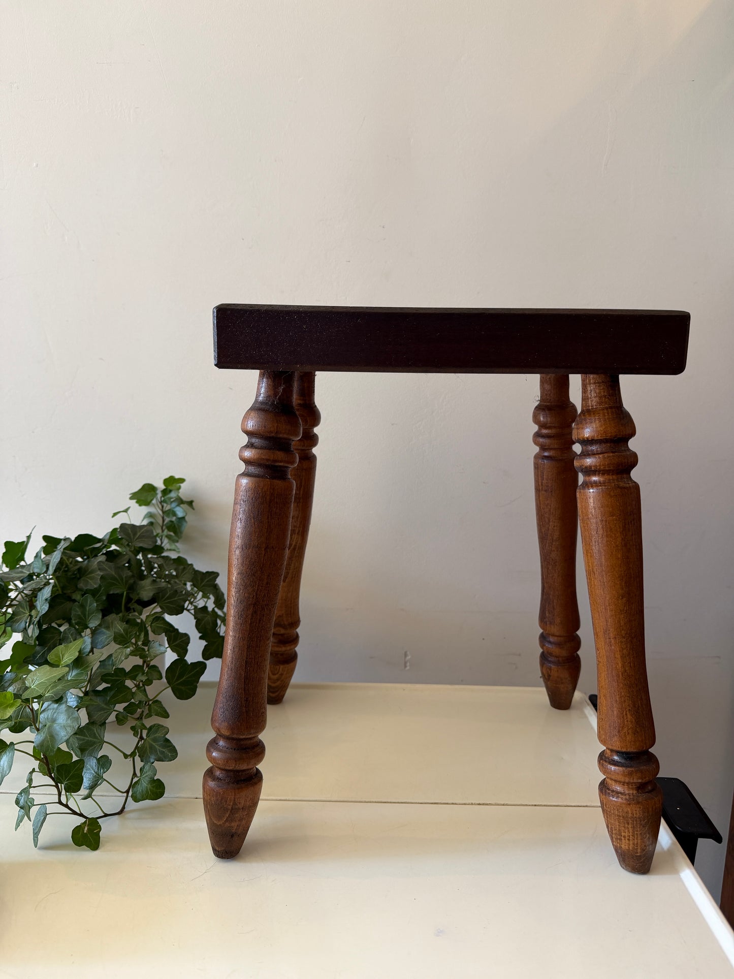 Houten bijzettafeltje/ plantentafeltje