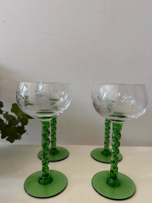 Set van 4 glazen op groene voet
