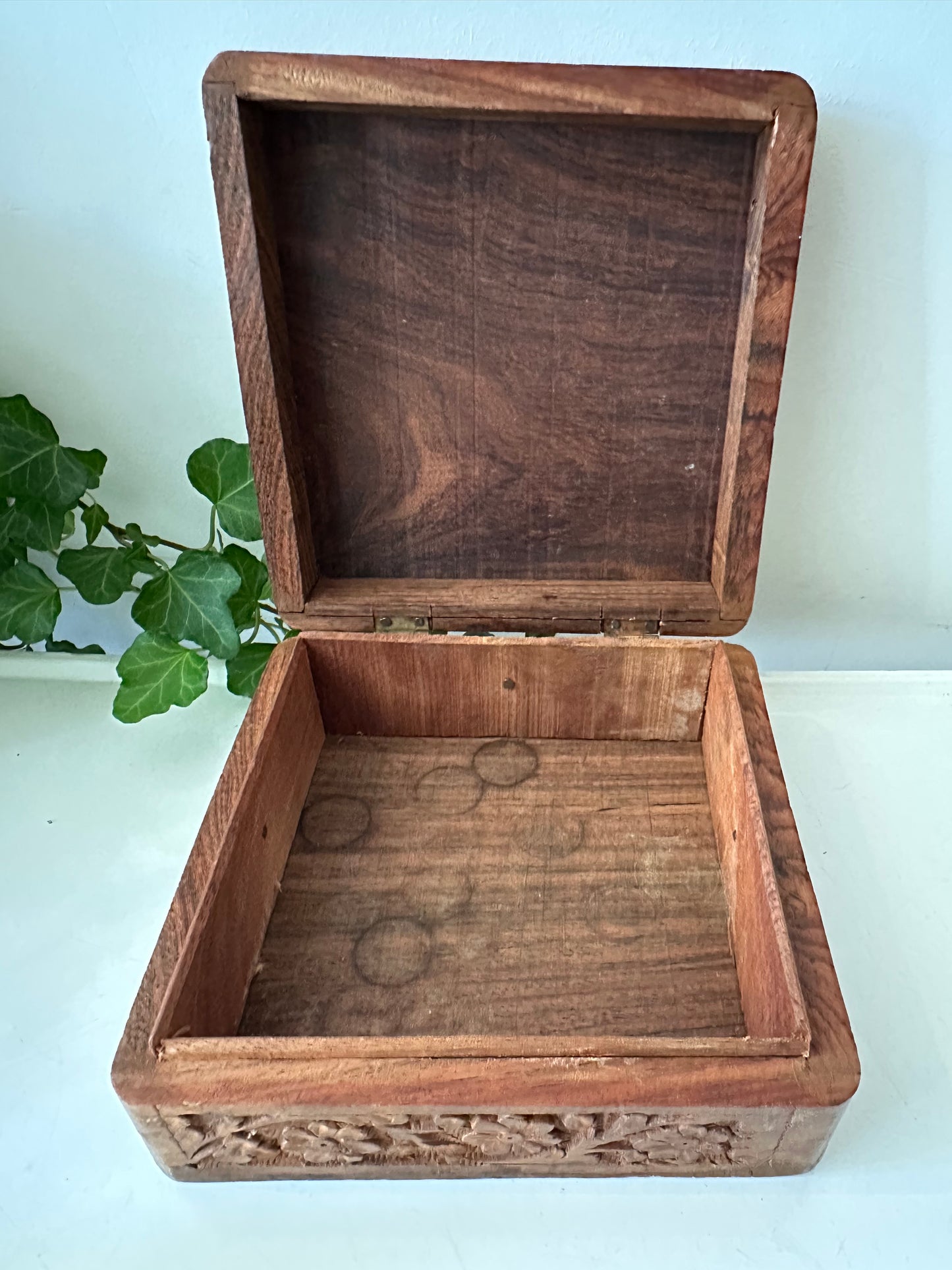 Houten bewaardoosje met been inleg