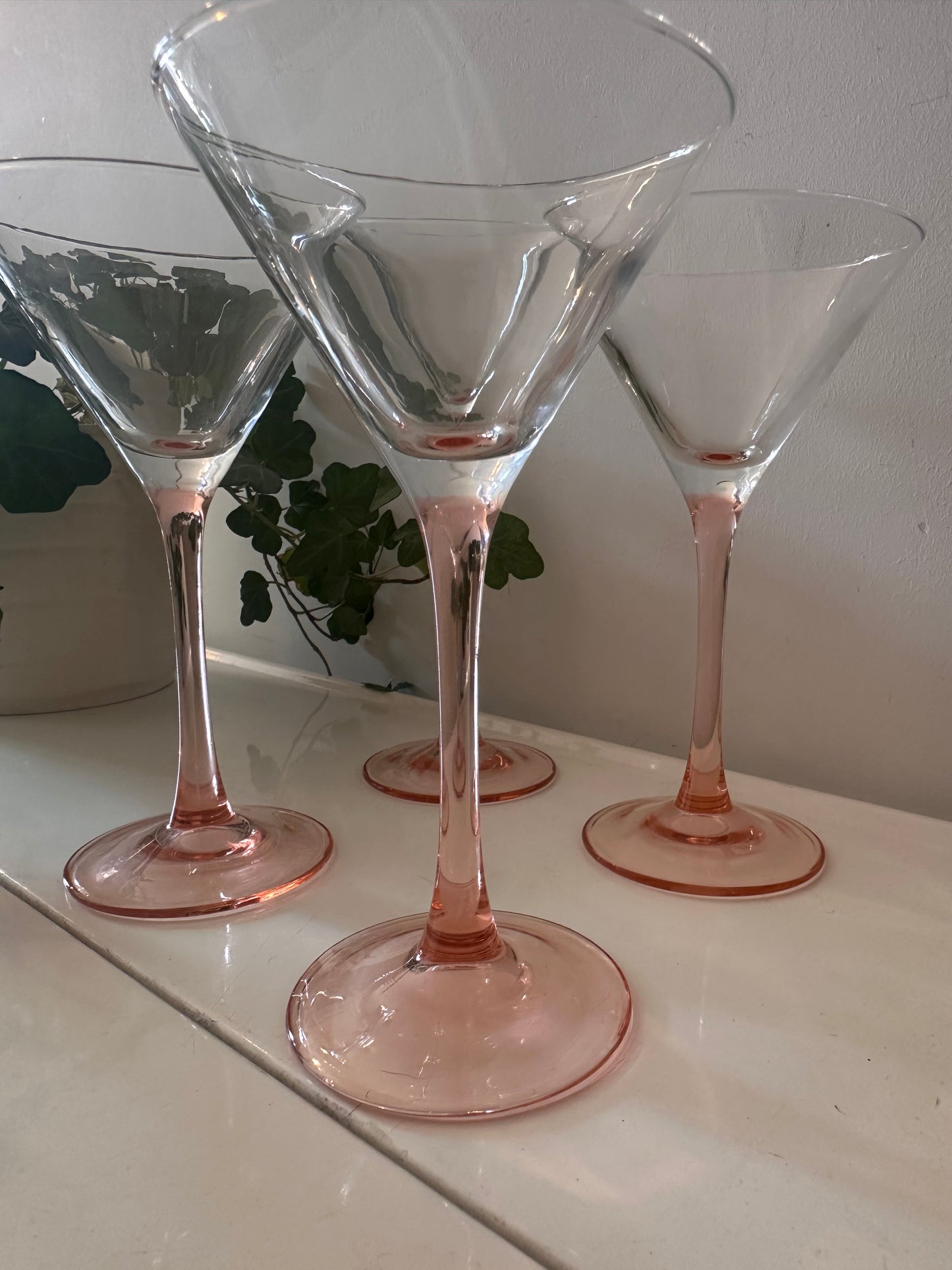 Set van 4 Martine glazen op roze oranje voet