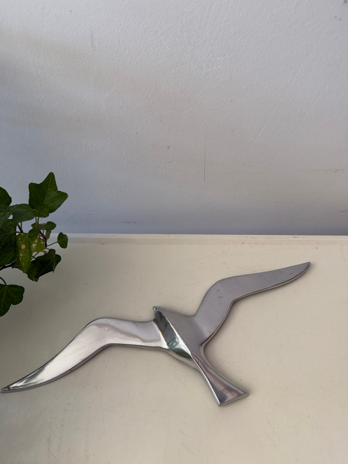 Lichtmetalen zwaluw voor aan de wand