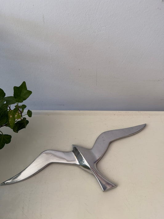 Lichtmetalen zwaluw voor aan de wand
