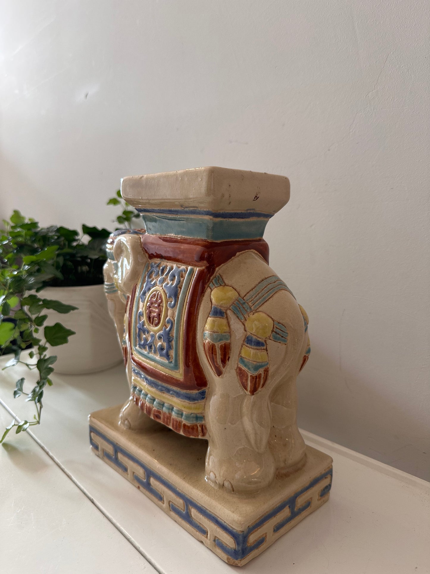 Keramieken plantentafeltje olifant