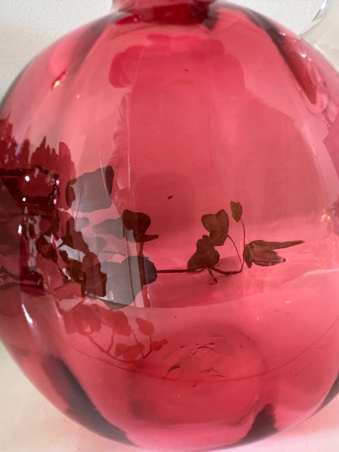 Antieke karaf handgeblazen cranberry glas