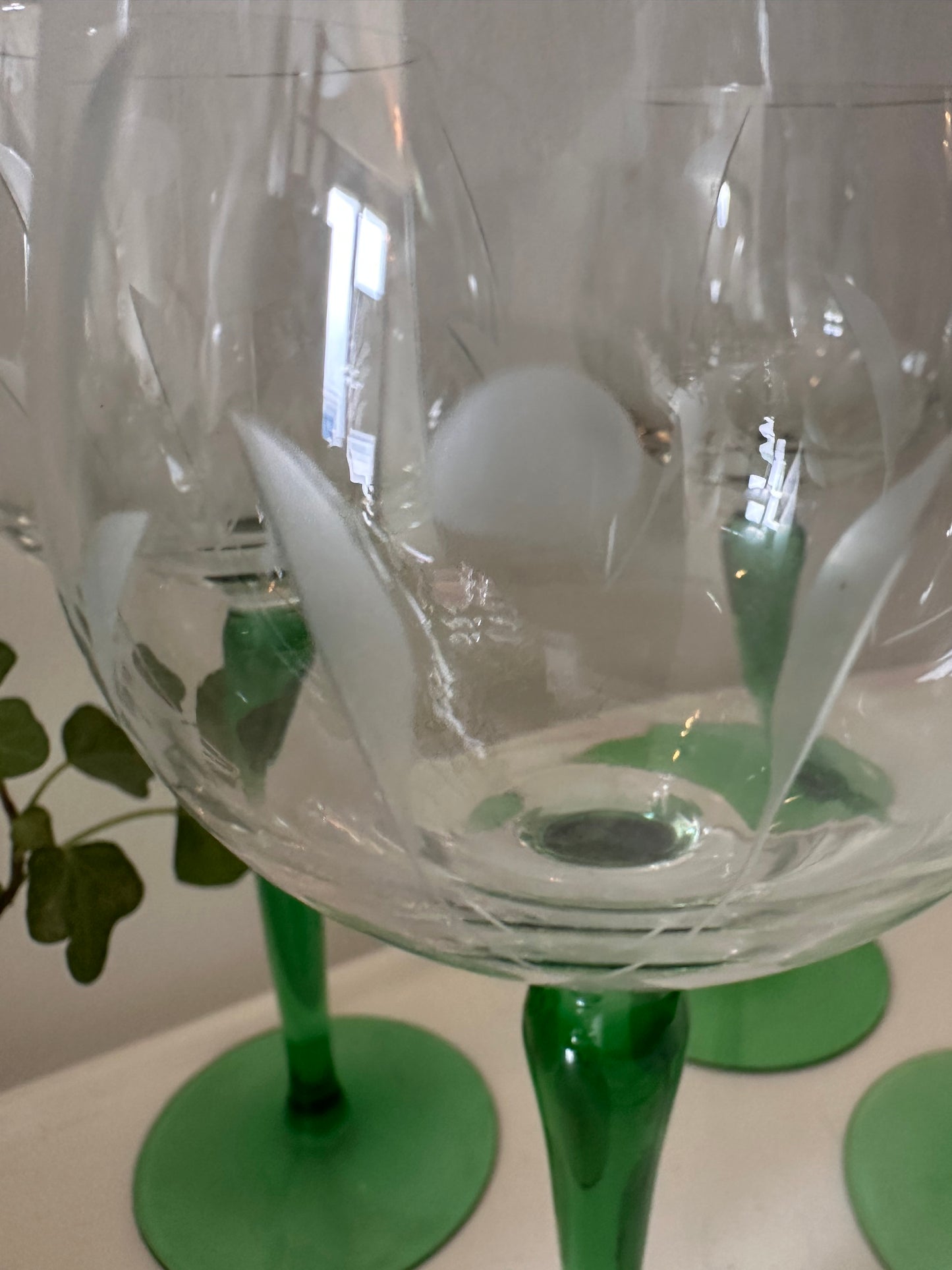 Set van 4 wijnglazen op groene voet