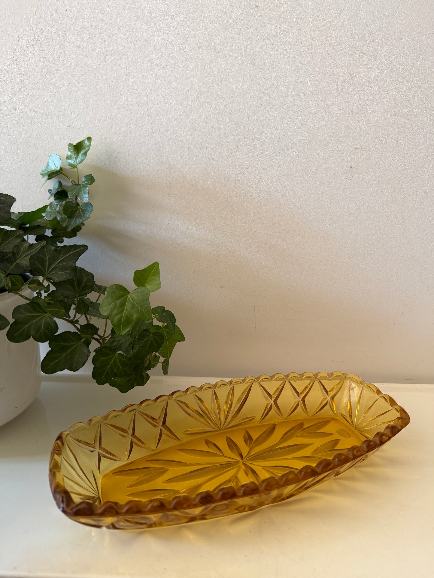 Persglazen amberkleurig schaaltje