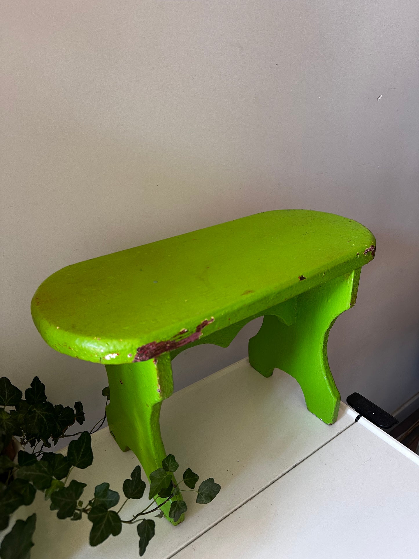 Lime groen brocante krukje