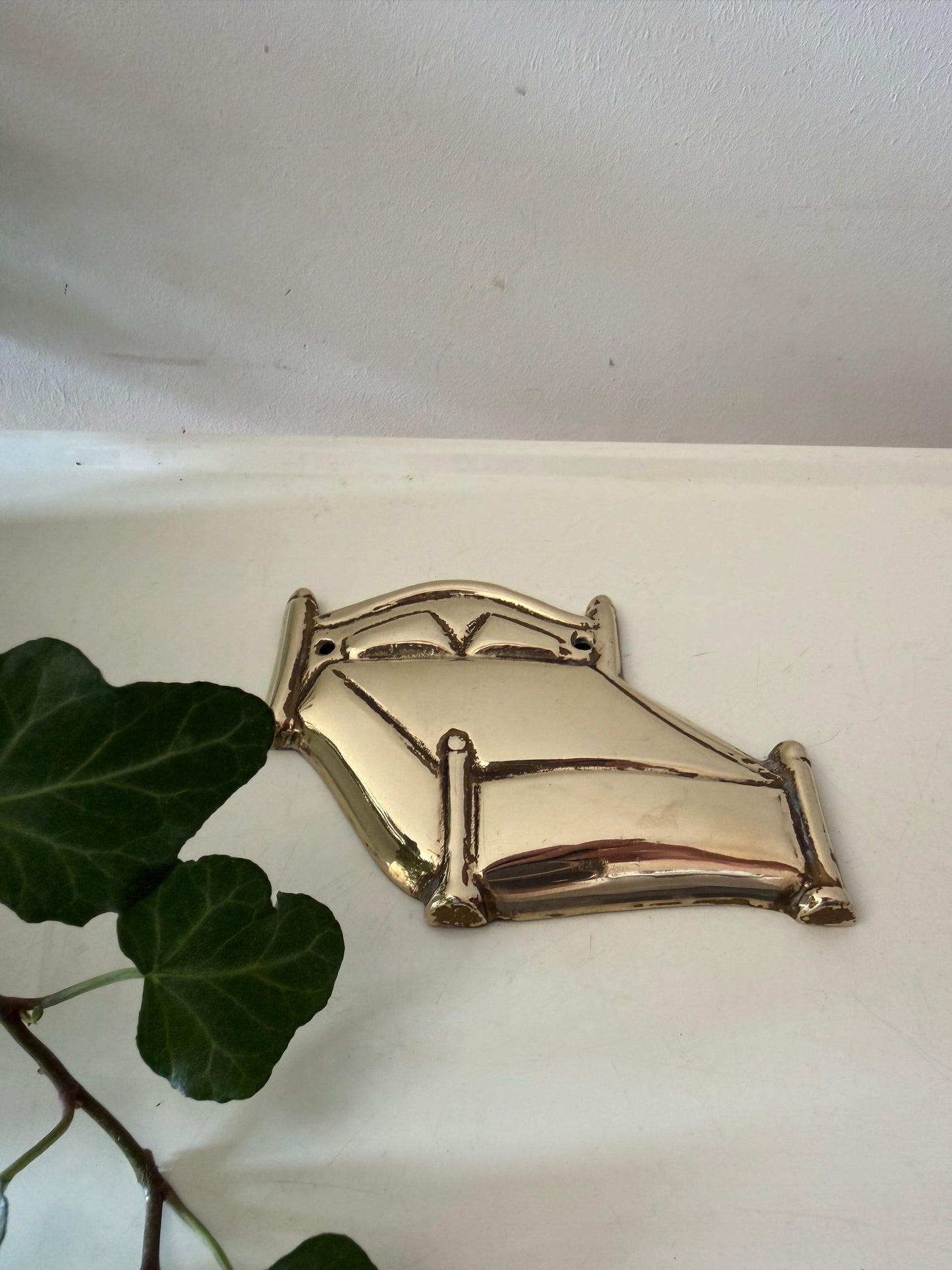 Messing deurornament voor de slaapkamer