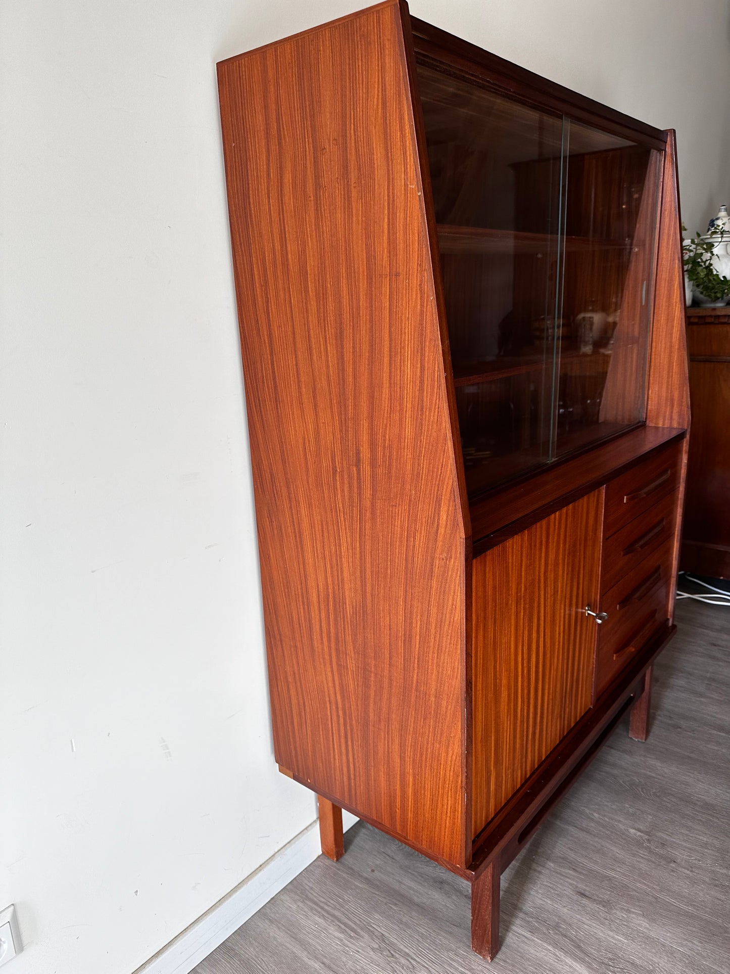 Mid Century High Board kast