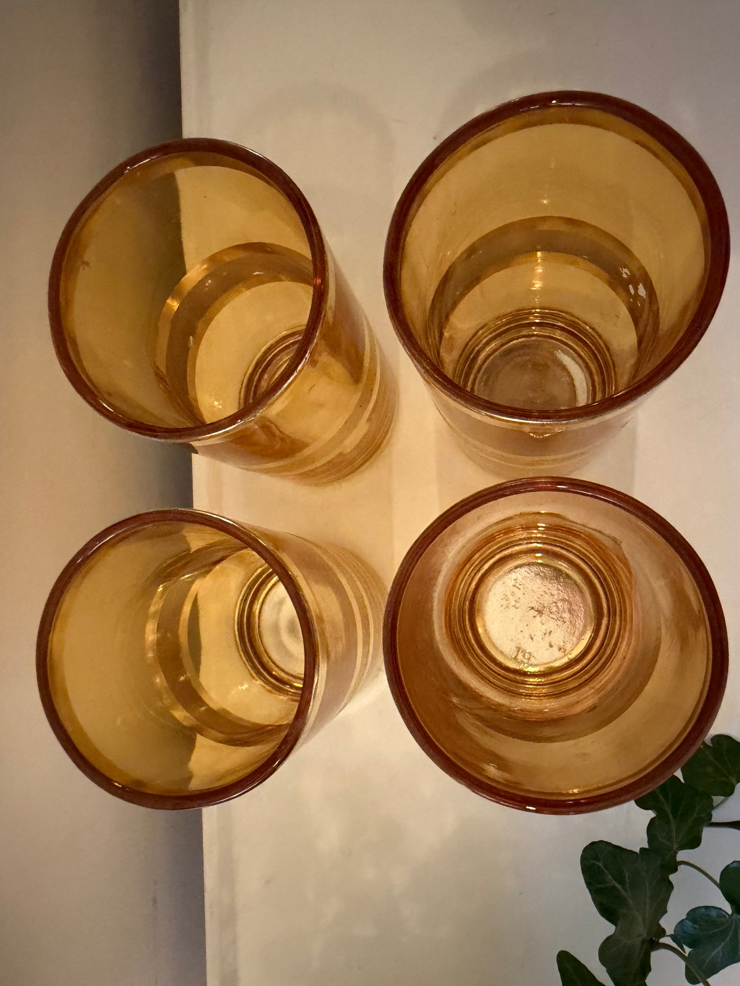 Set van 4 Amberkleurige glazen met goudbad