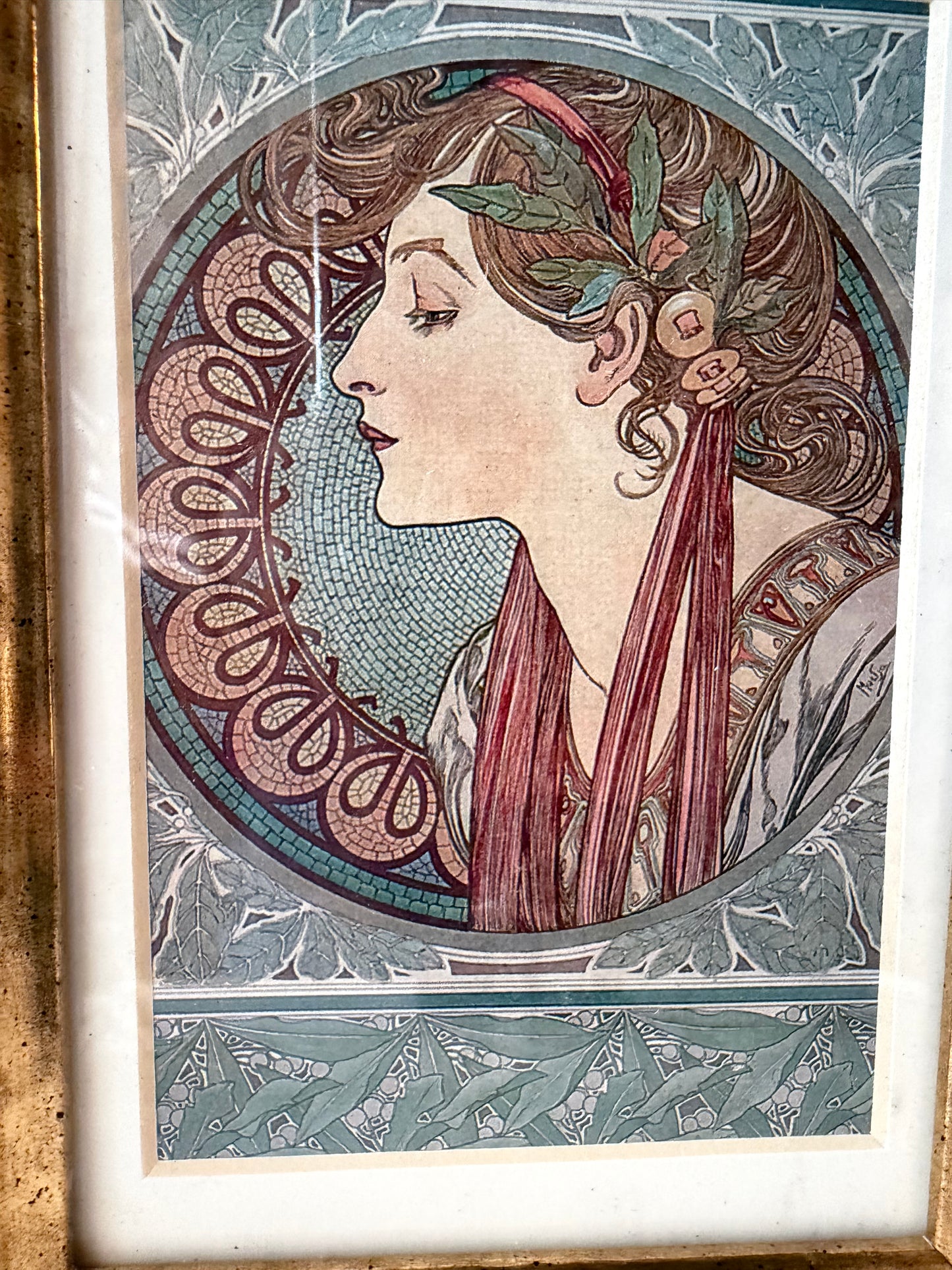 Goudkleurige lijst met art nouveau prent