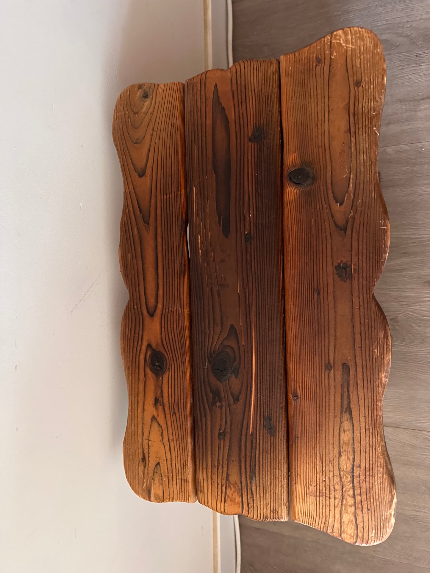 Houten krukje/bijzettafeltje