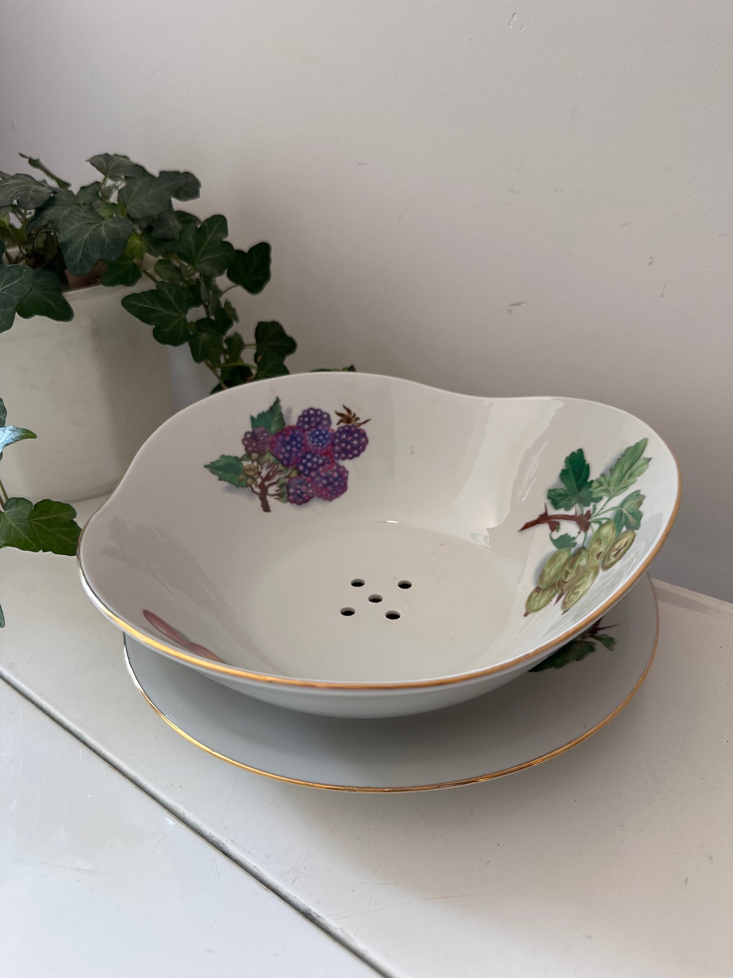 Porseleinen fruitschaal met onderbord