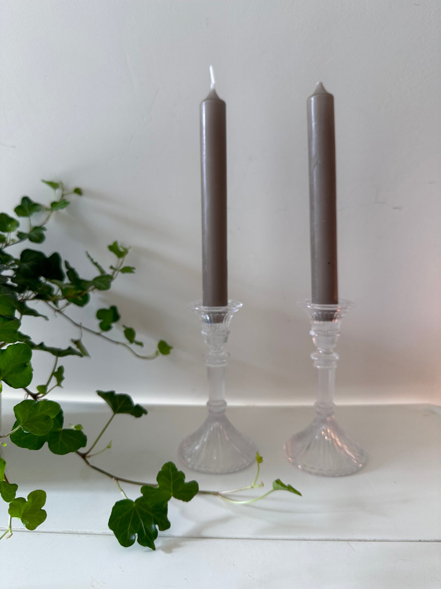 Set van twee vintage glazen kandelaars