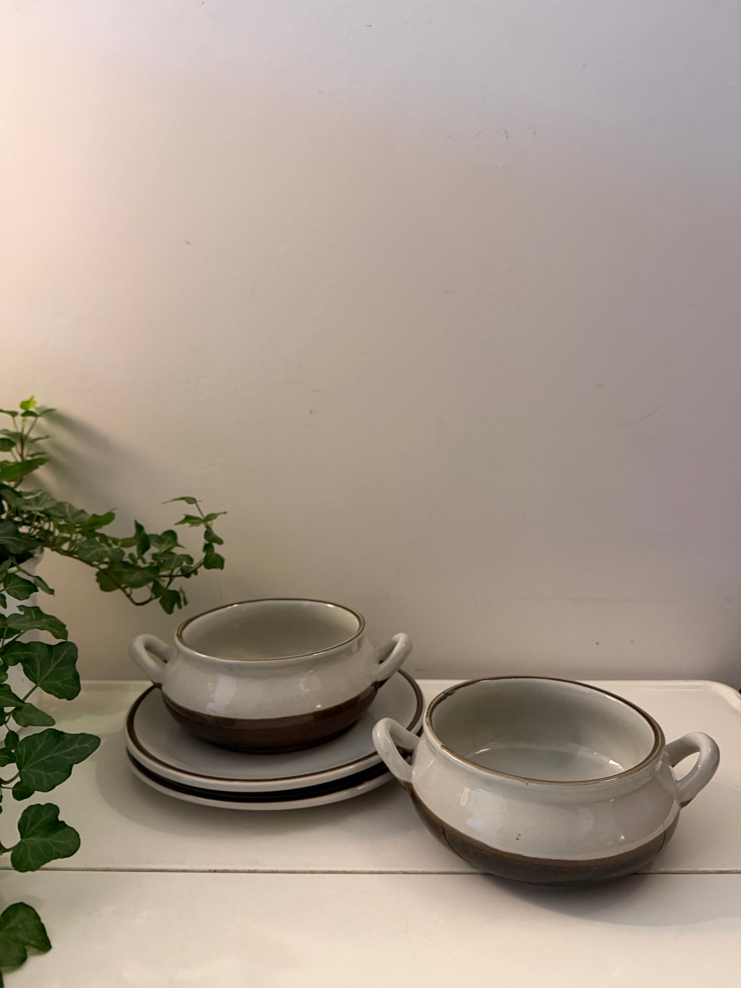 Set van 2 jaren 70 soepkommen en schotels