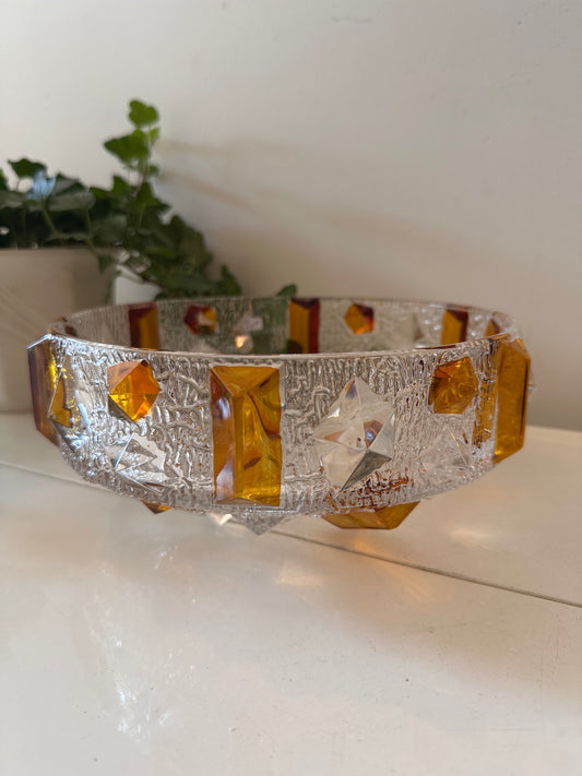 Persglazen schaal met amberkleurige accenten