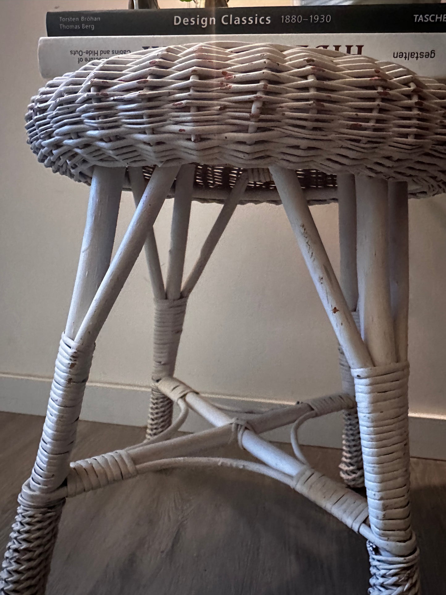 Vintage rotan krukje