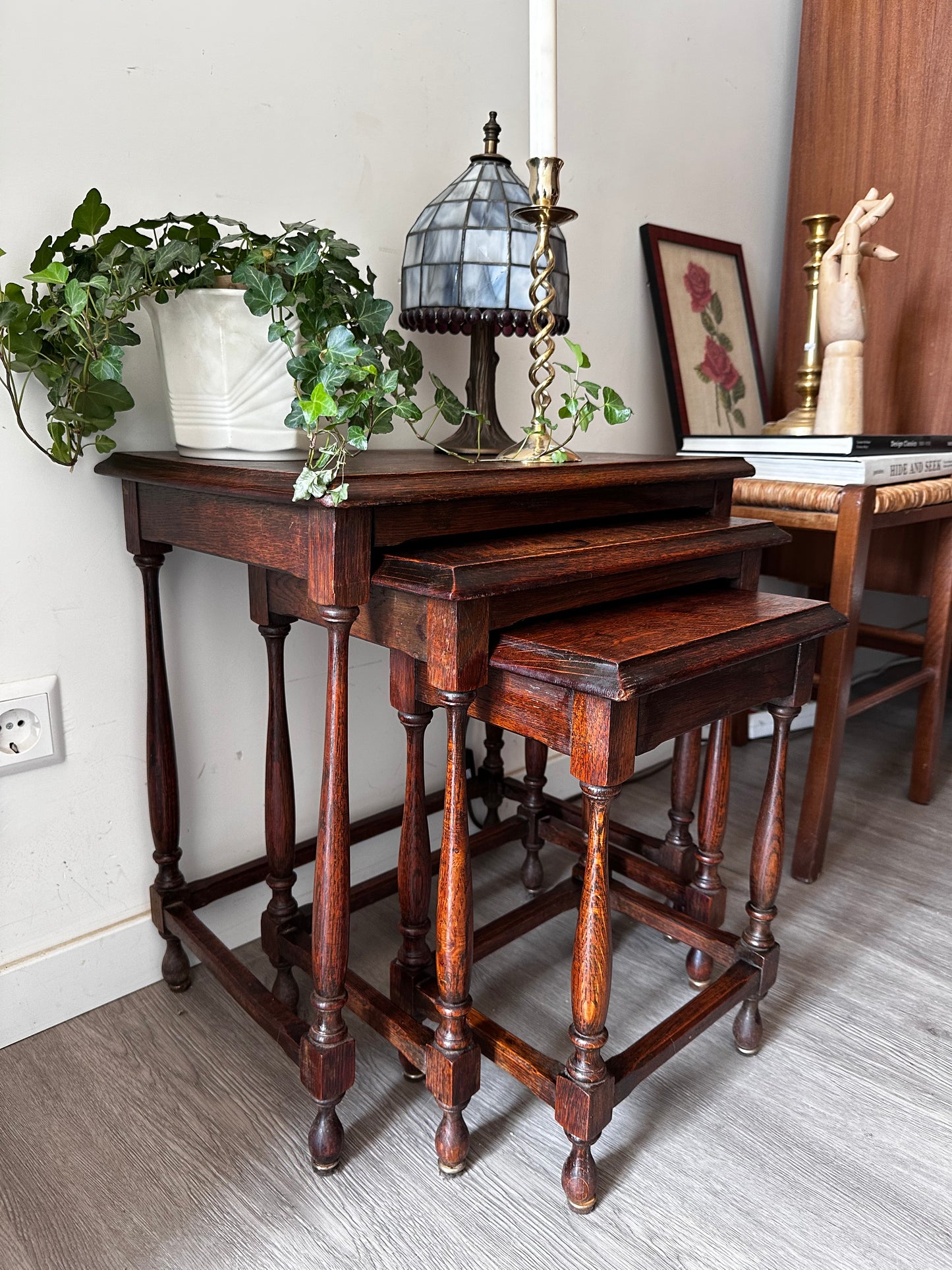 Set van 3 houten vintage bijzettafeltjes