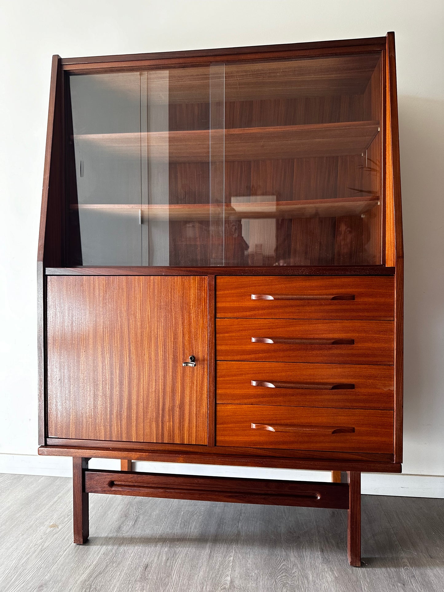 Mid Century High Board kast