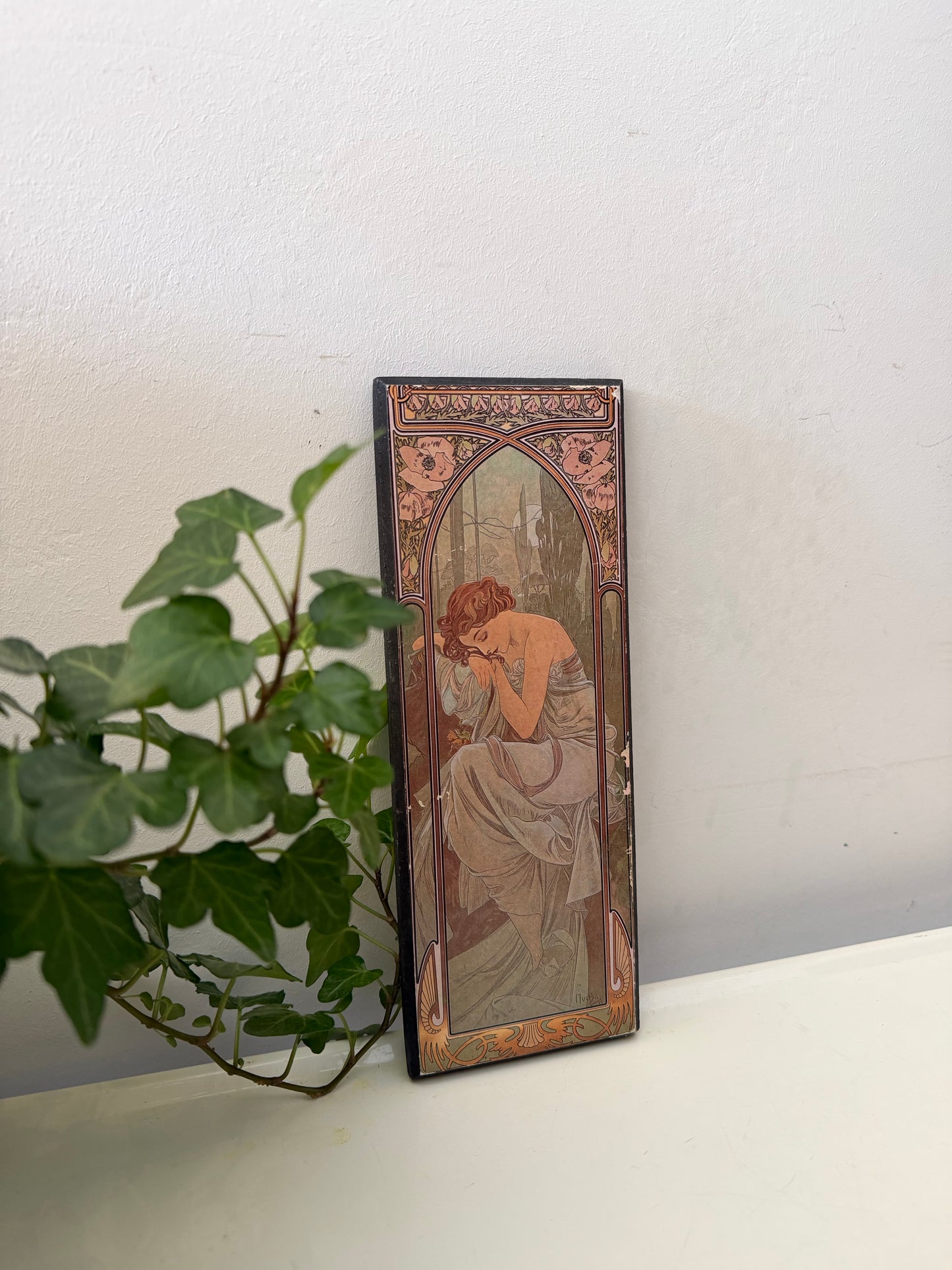 Art Nouveau prentje op houten lijstje