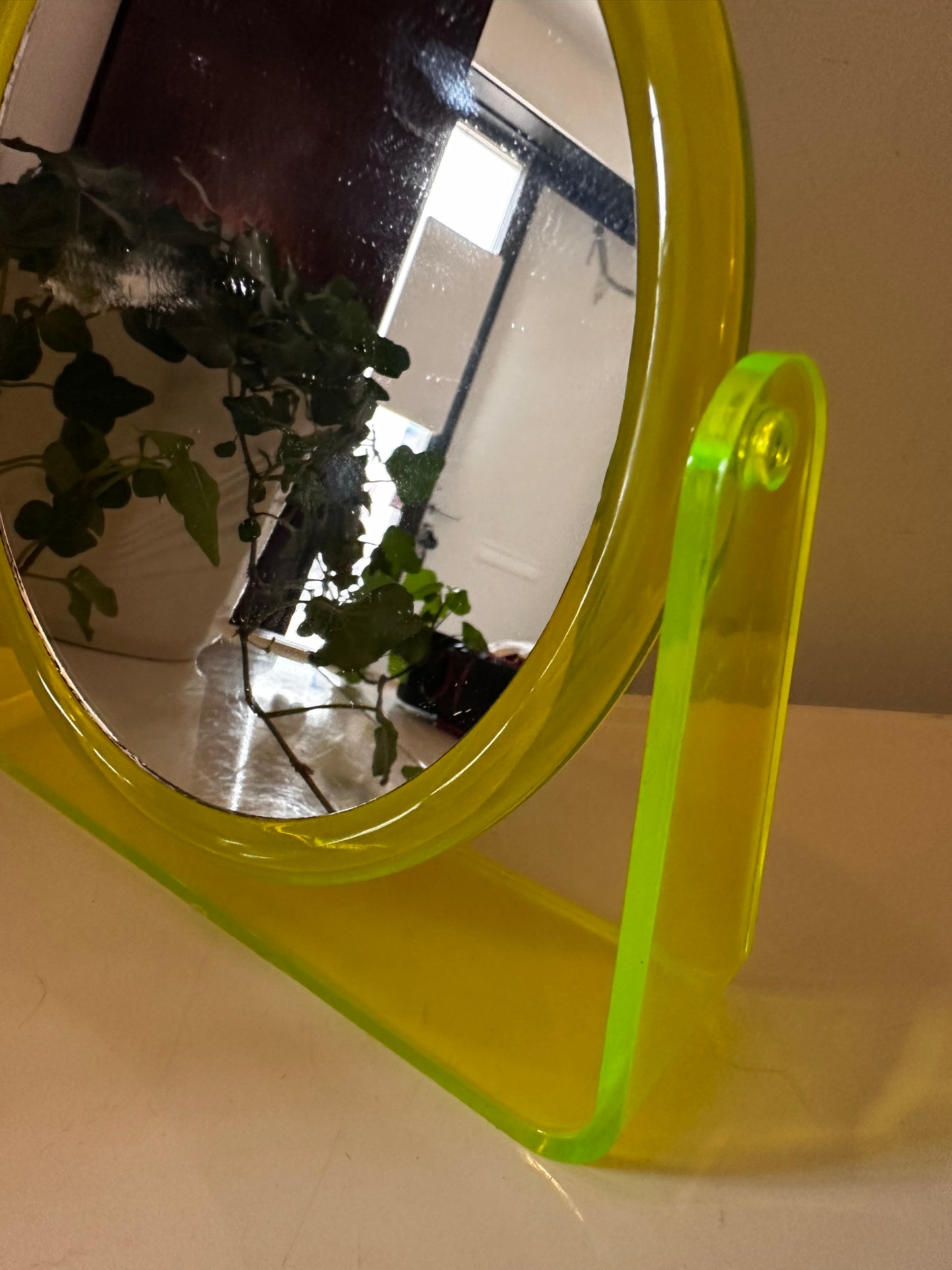 Neon groene tafelspiegel