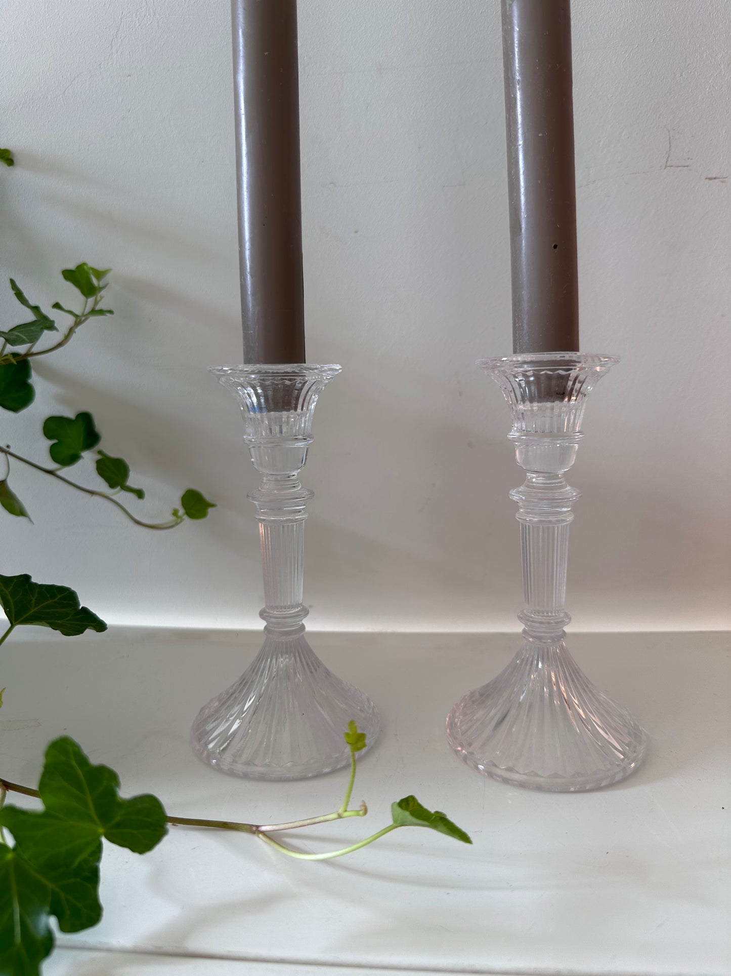 Set van twee vintage glazen kandelaars