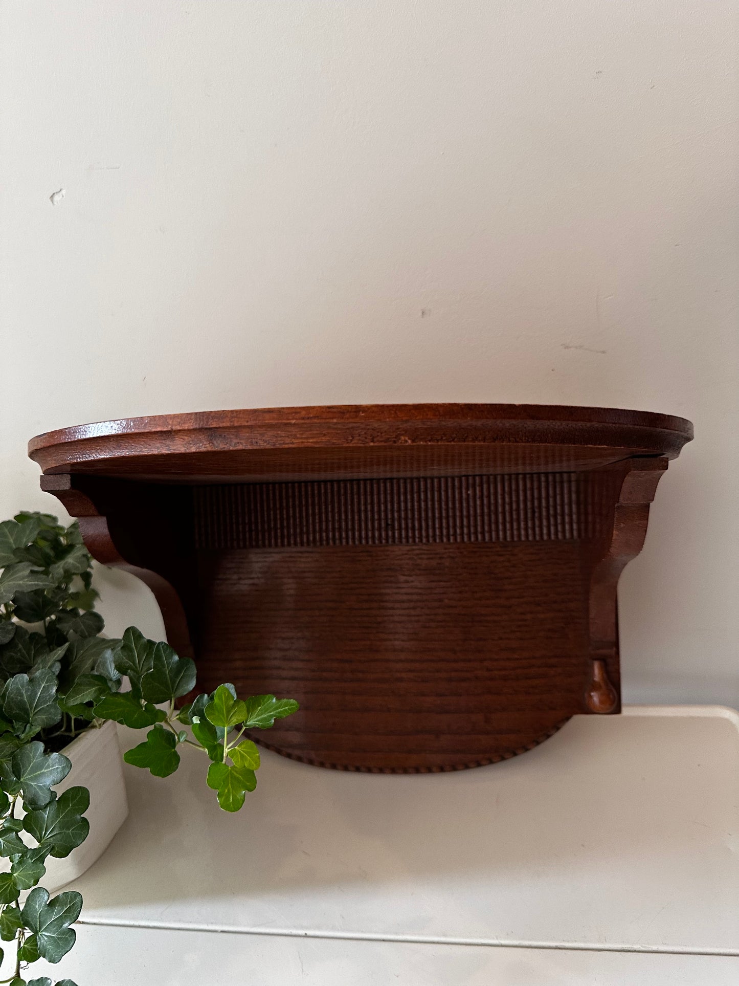 Houten vintage wandplankje