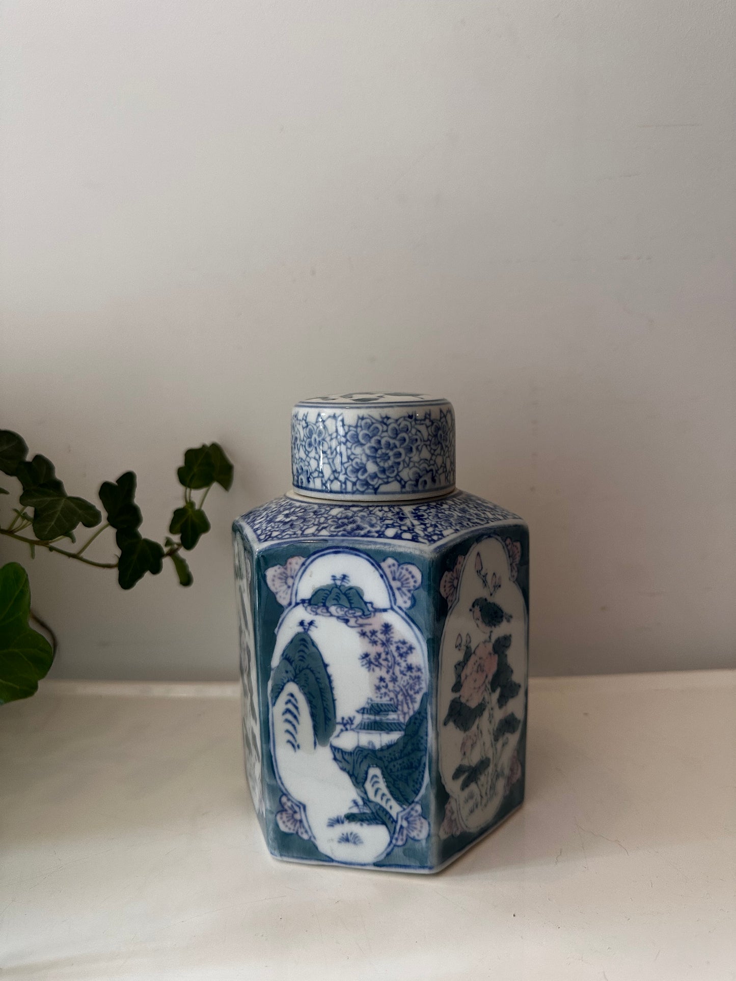 Porseleinen Chinees theebusje