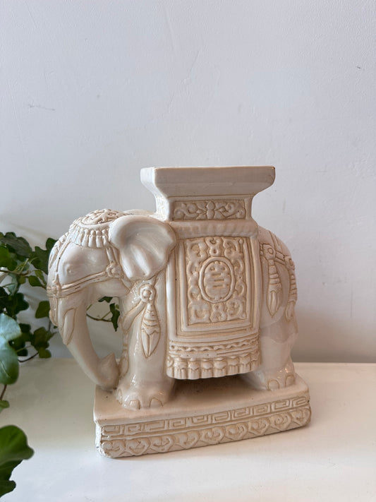 Klein keramieken plantentafeltje olifant