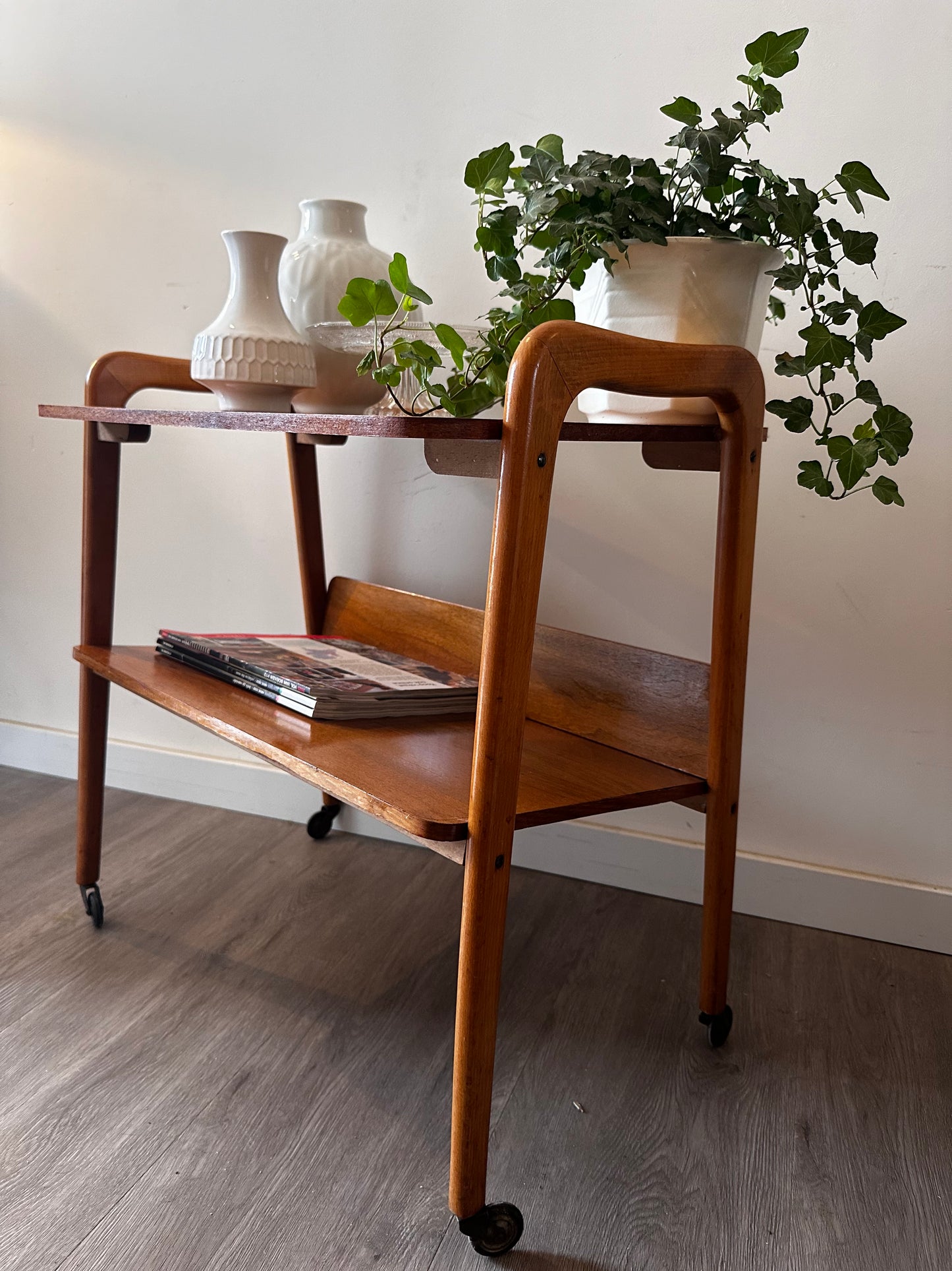 Zweeds design serveertrolley serveerwagen