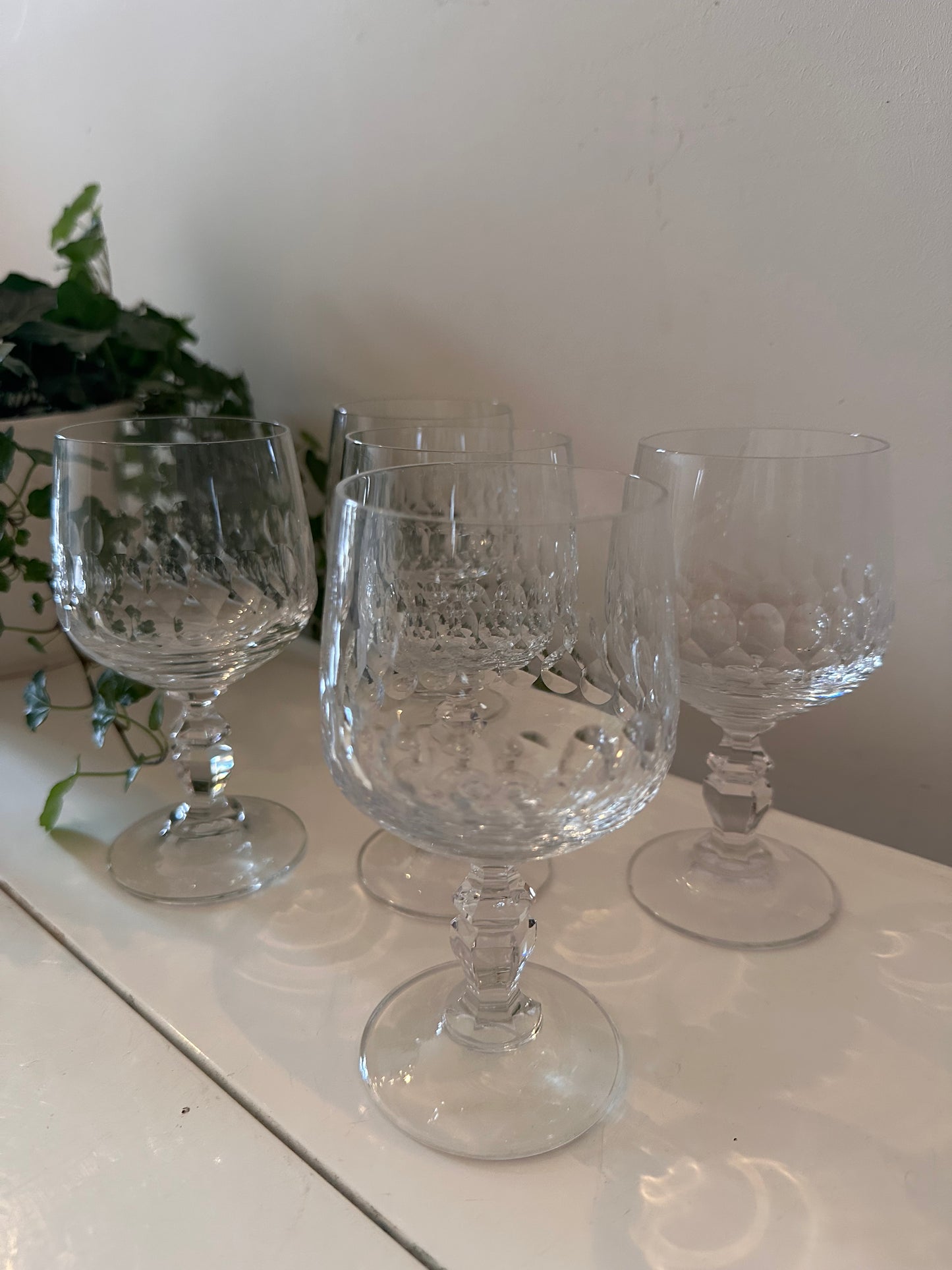 Set van 5 kristallen wijnglazen