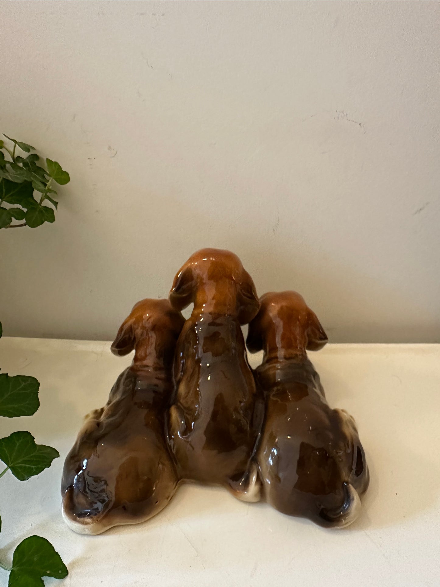 Beeldje van 3 puppy’s porselein