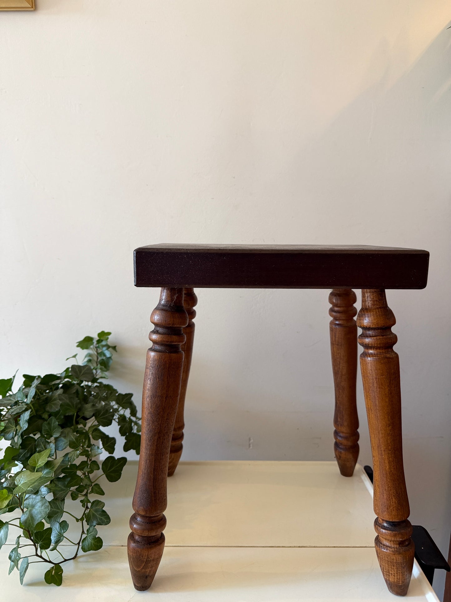 Houten bijzettafeltje/ plantentafeltje
