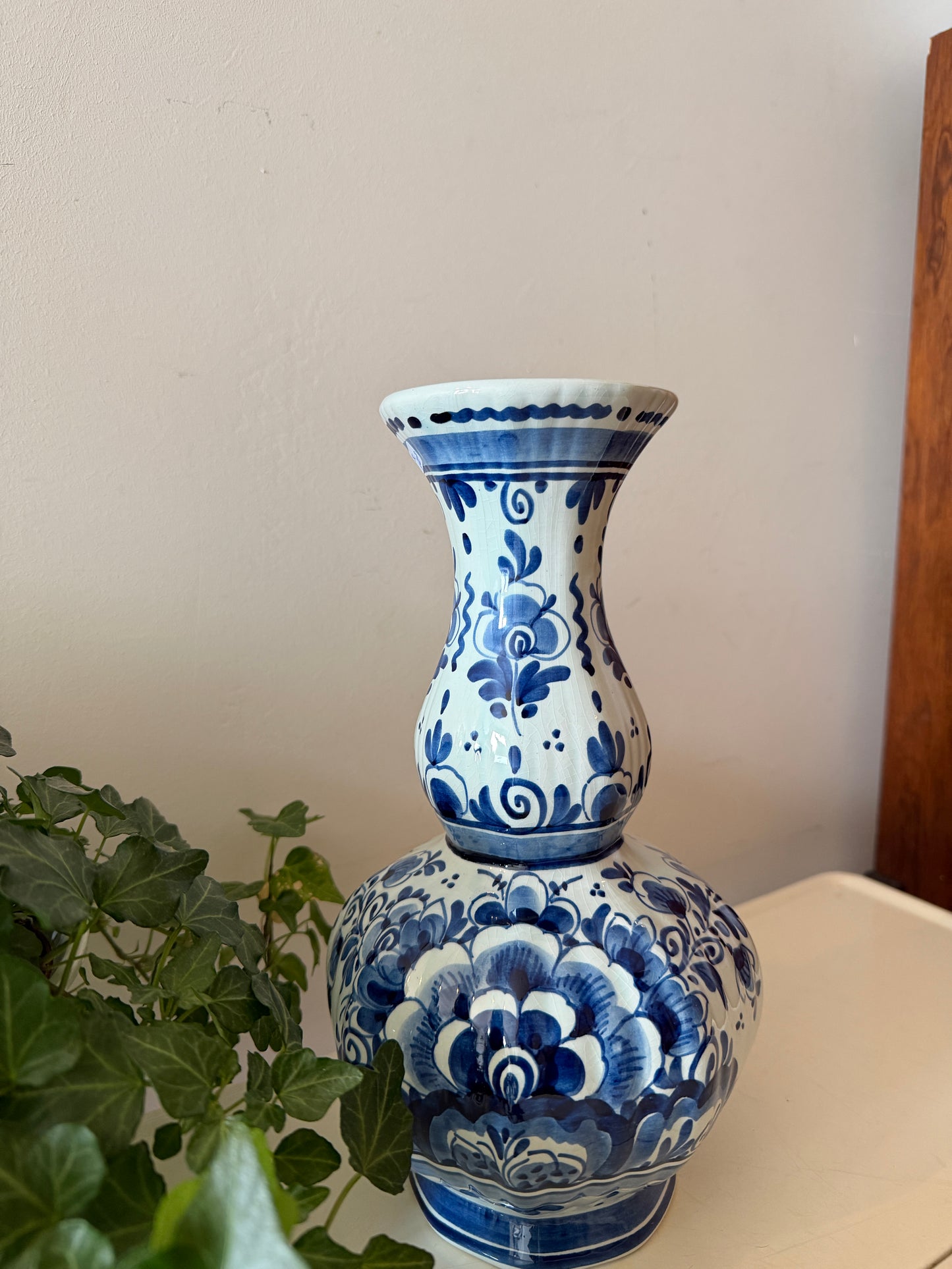 Handbeschilderde delfts blauwe vaas