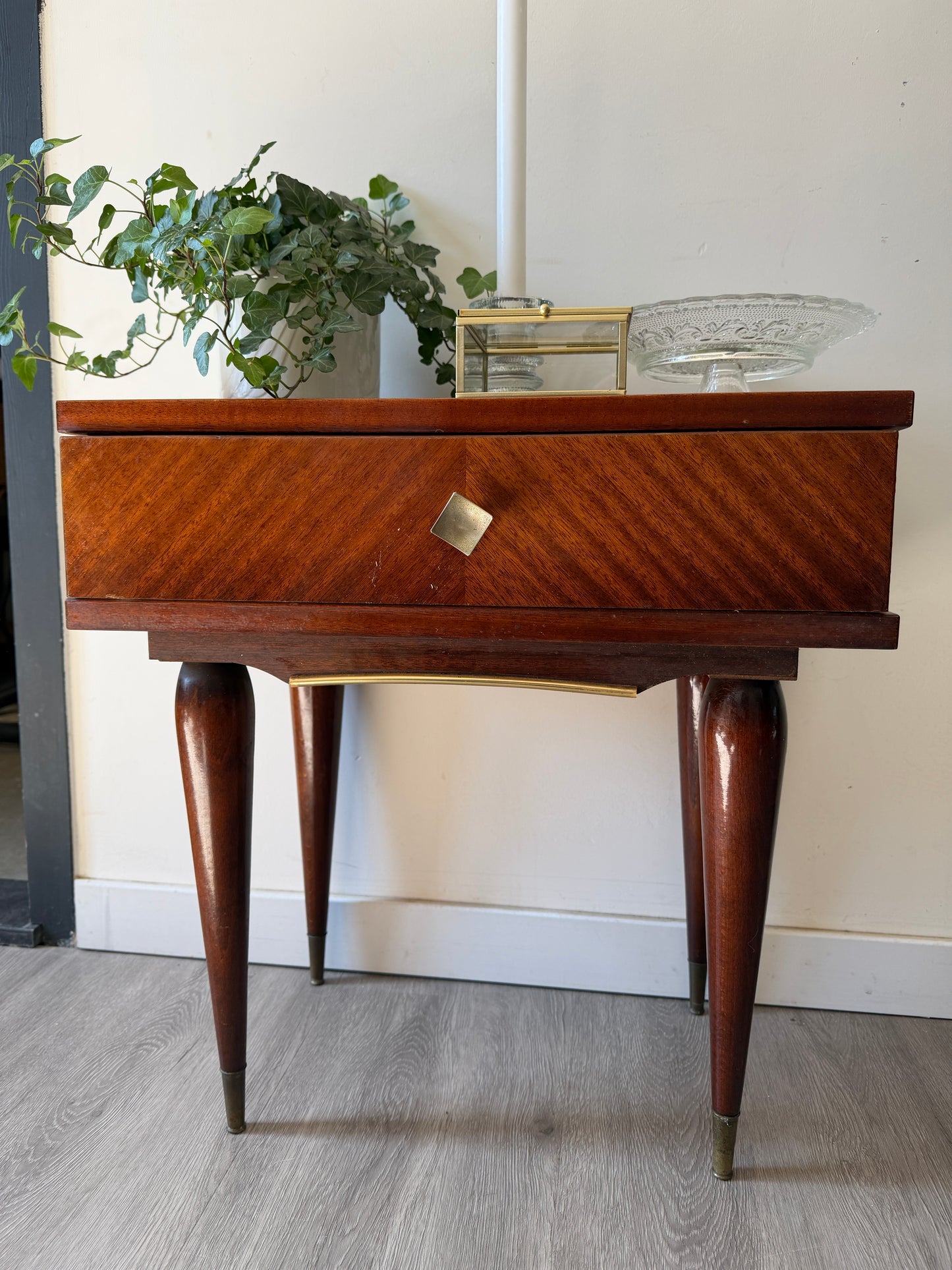 Bijzettafeltje met laatje