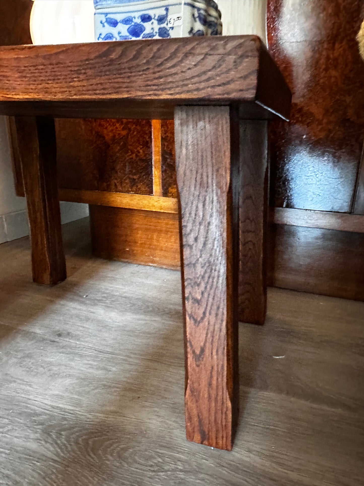 Brutalist bijzettafeltje