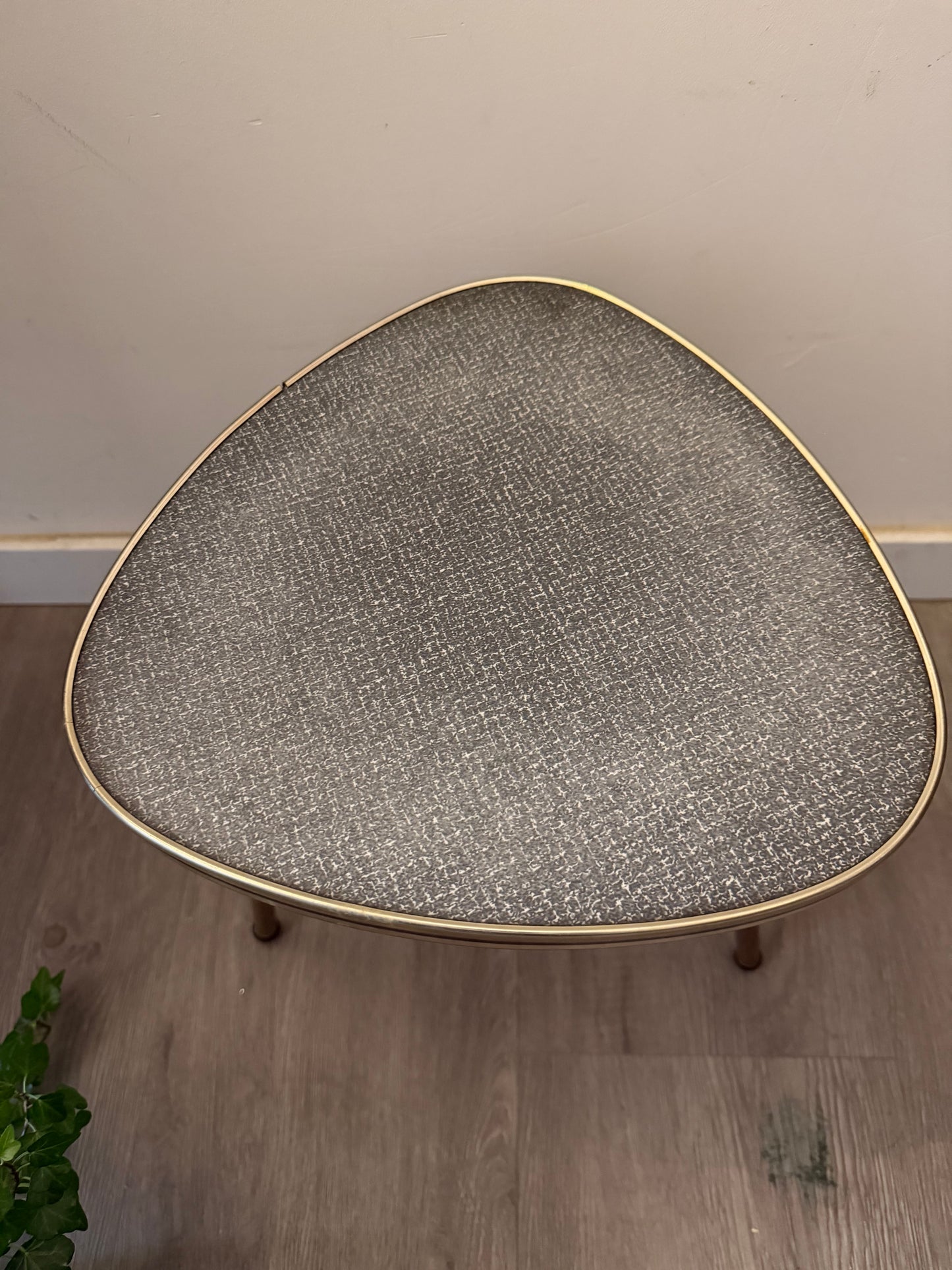 Jaren 50/60 bijzettafel formica