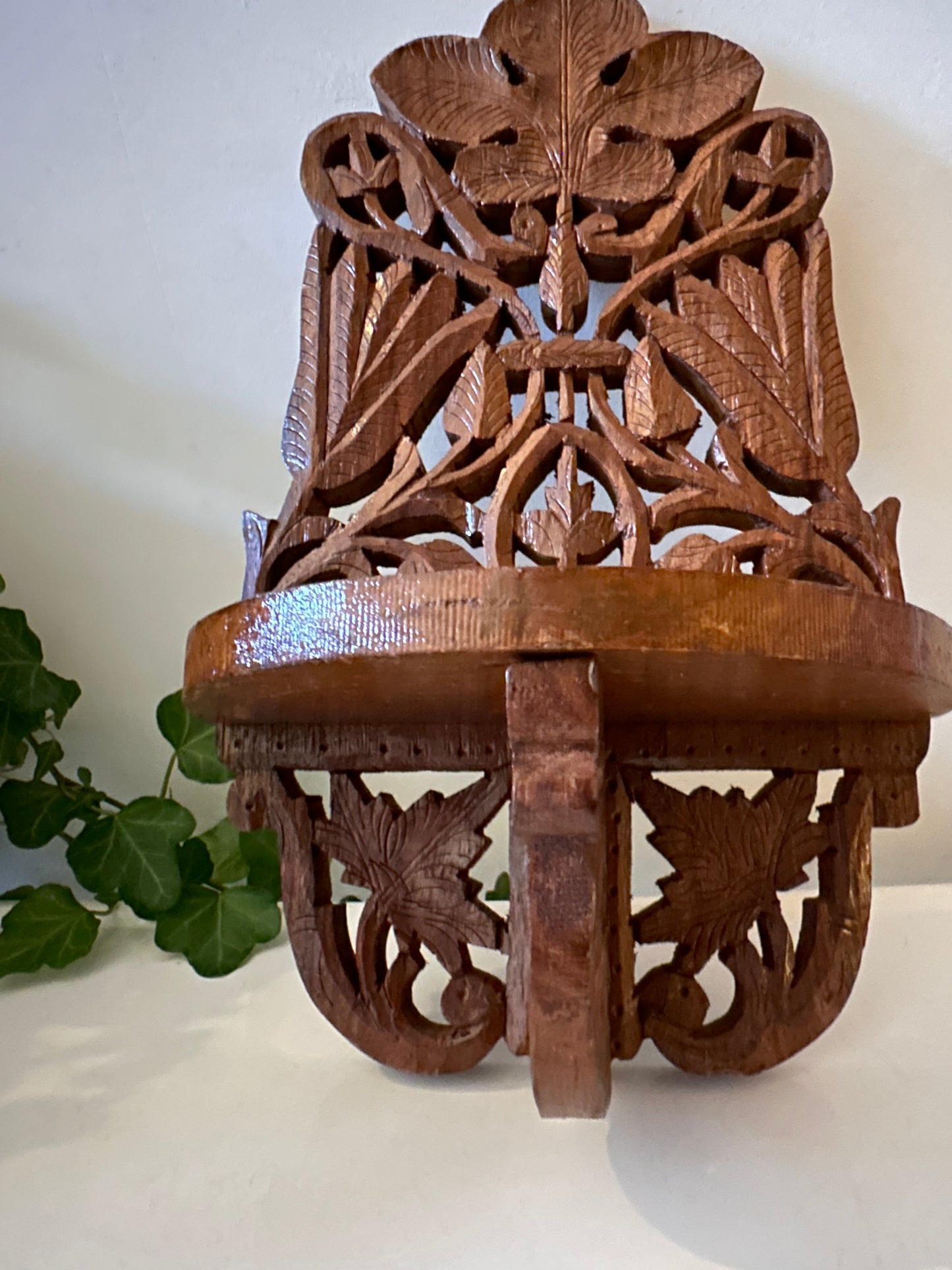 Houten opengewerkte console