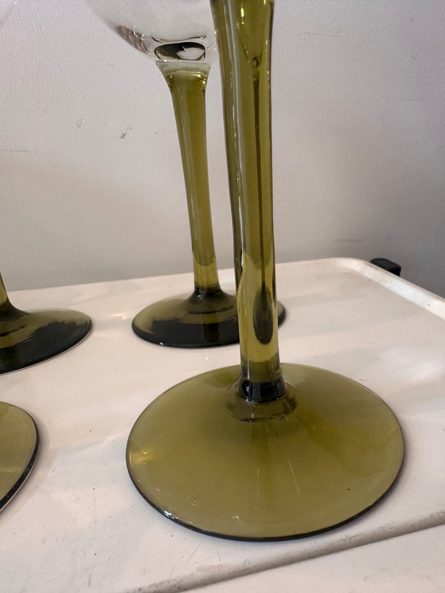 Set van 6 Jaren 70 wijnglazen op groene steel
