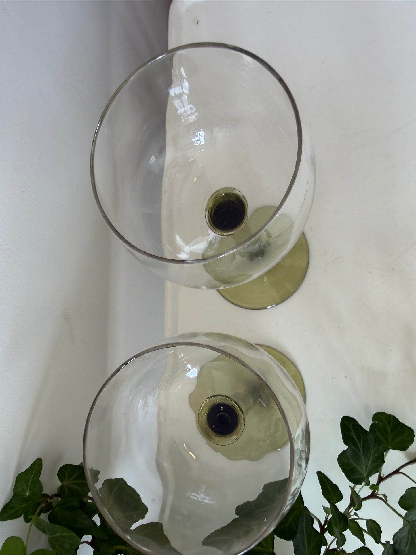 Set van 2 wijnglazen op groene voet
